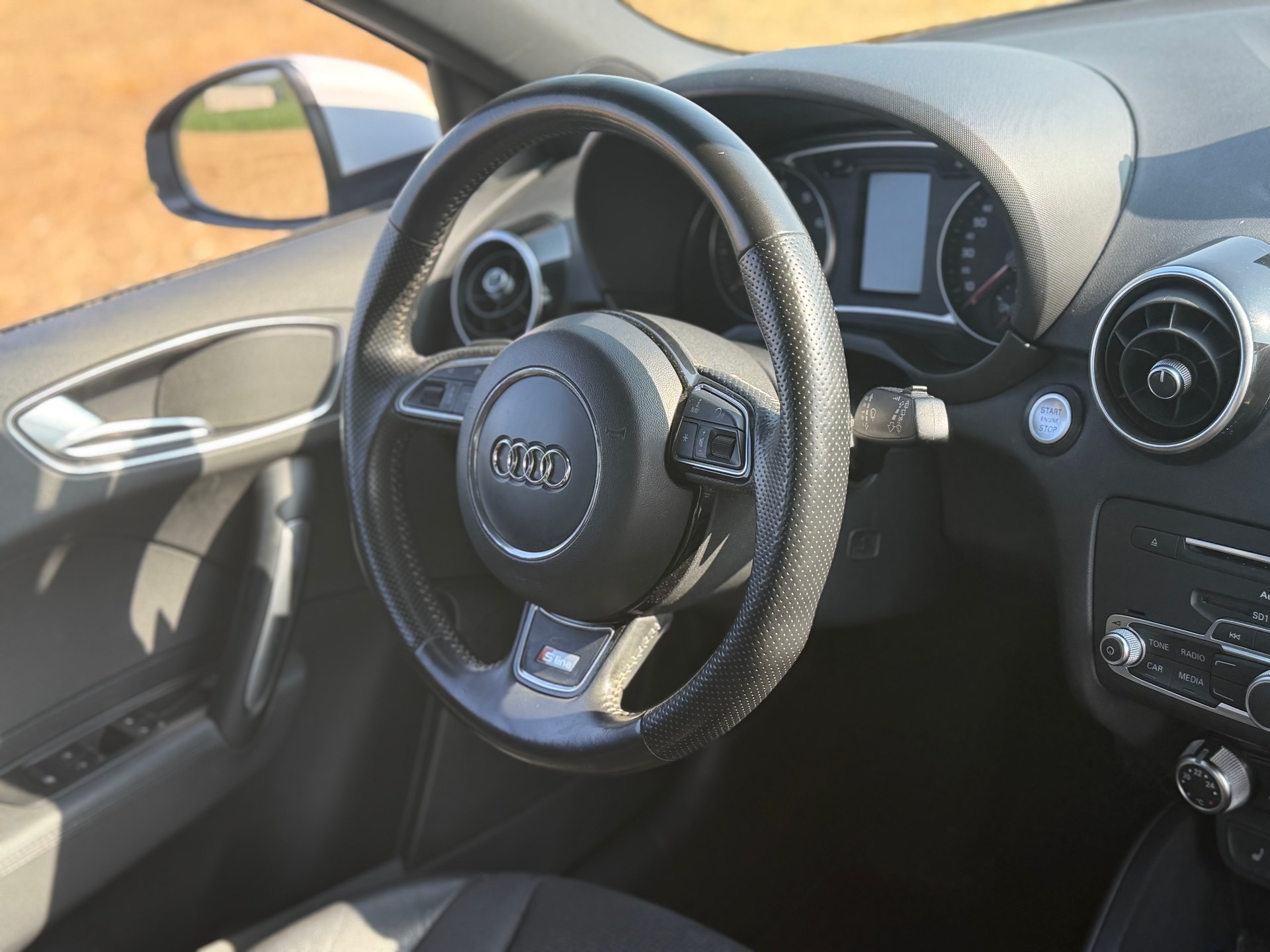 AUDI A1 Sportback Sport 1.4 TFSI Ambition S-tronic-image-10