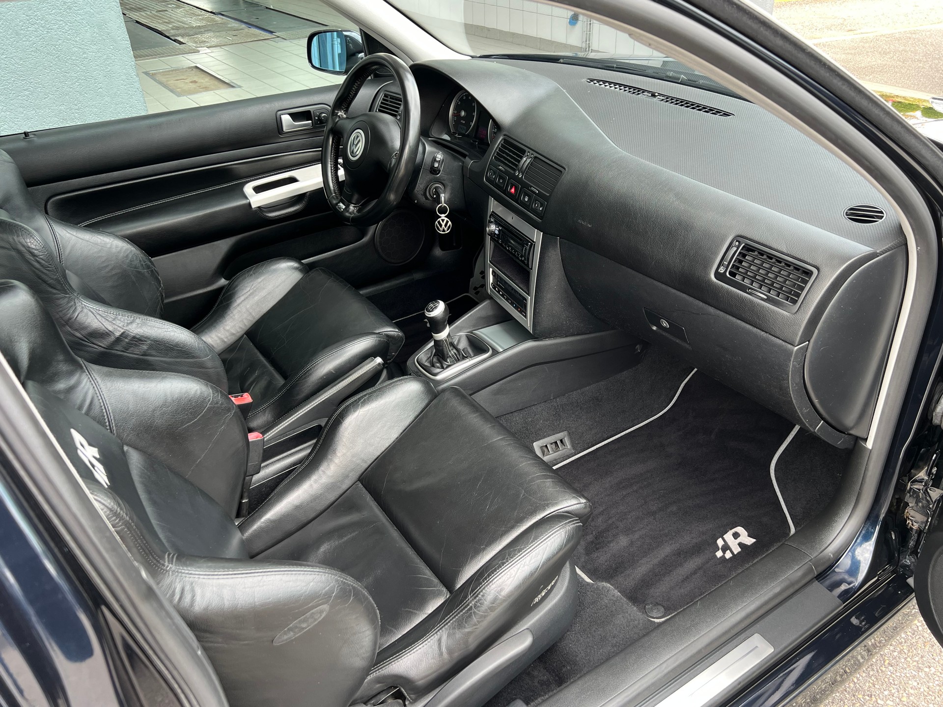 VW Golf IV 3.2 V6 R32 4motion-image-10