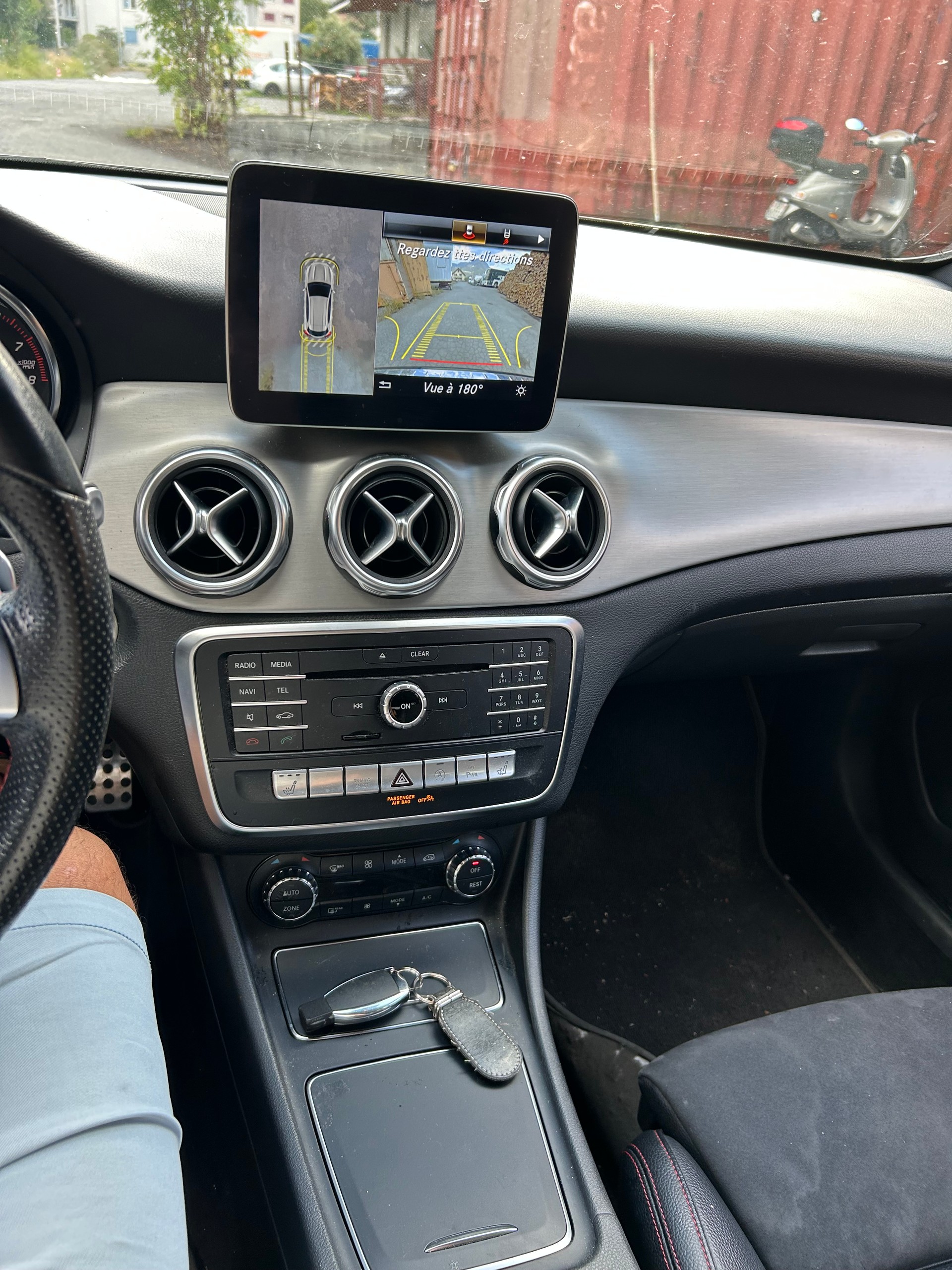 MERCEDES-BENZ GLA 200 7G-DCT-image-8