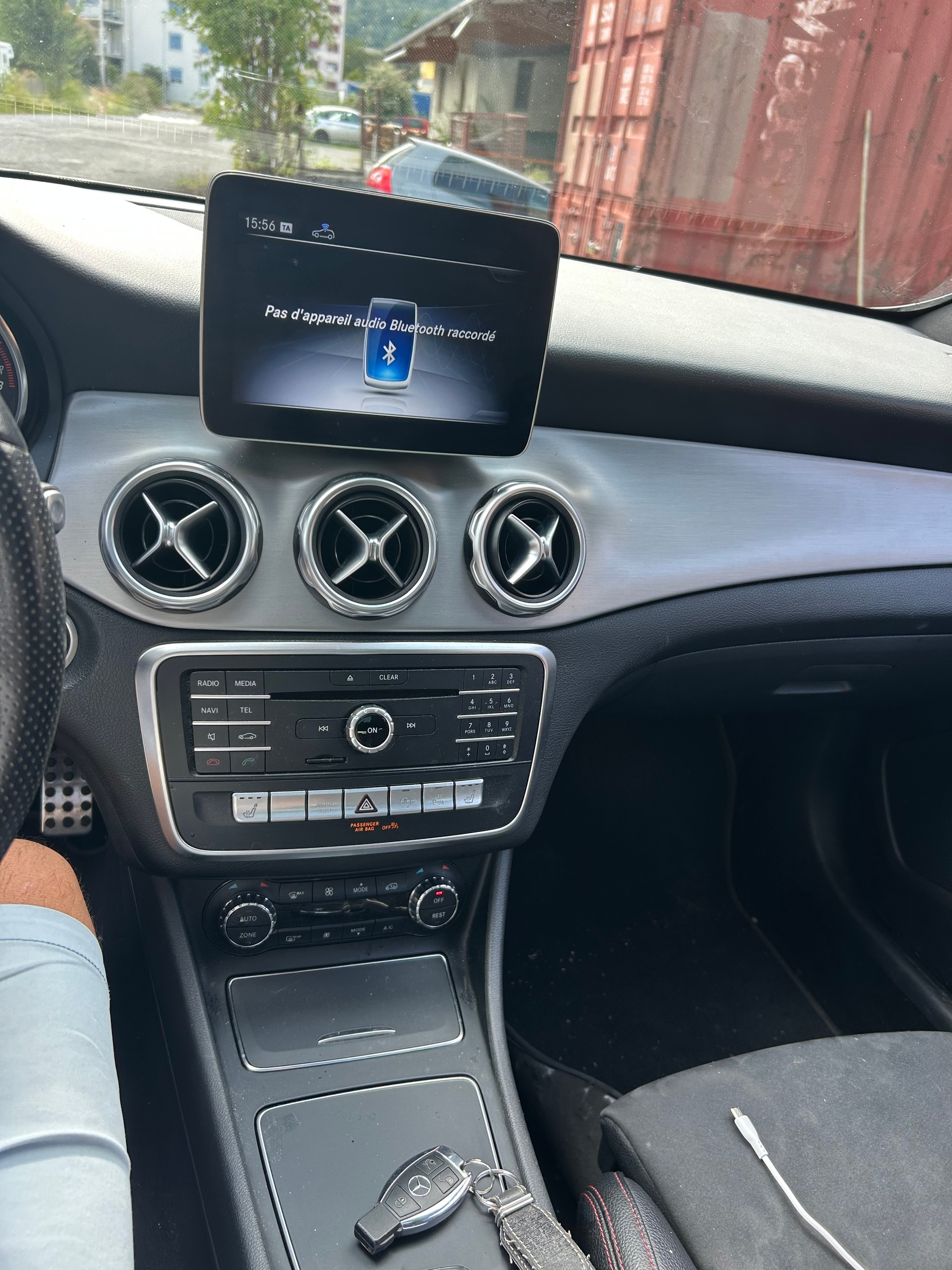 MERCEDES-BENZ GLA 200 7G-DCT-image-2