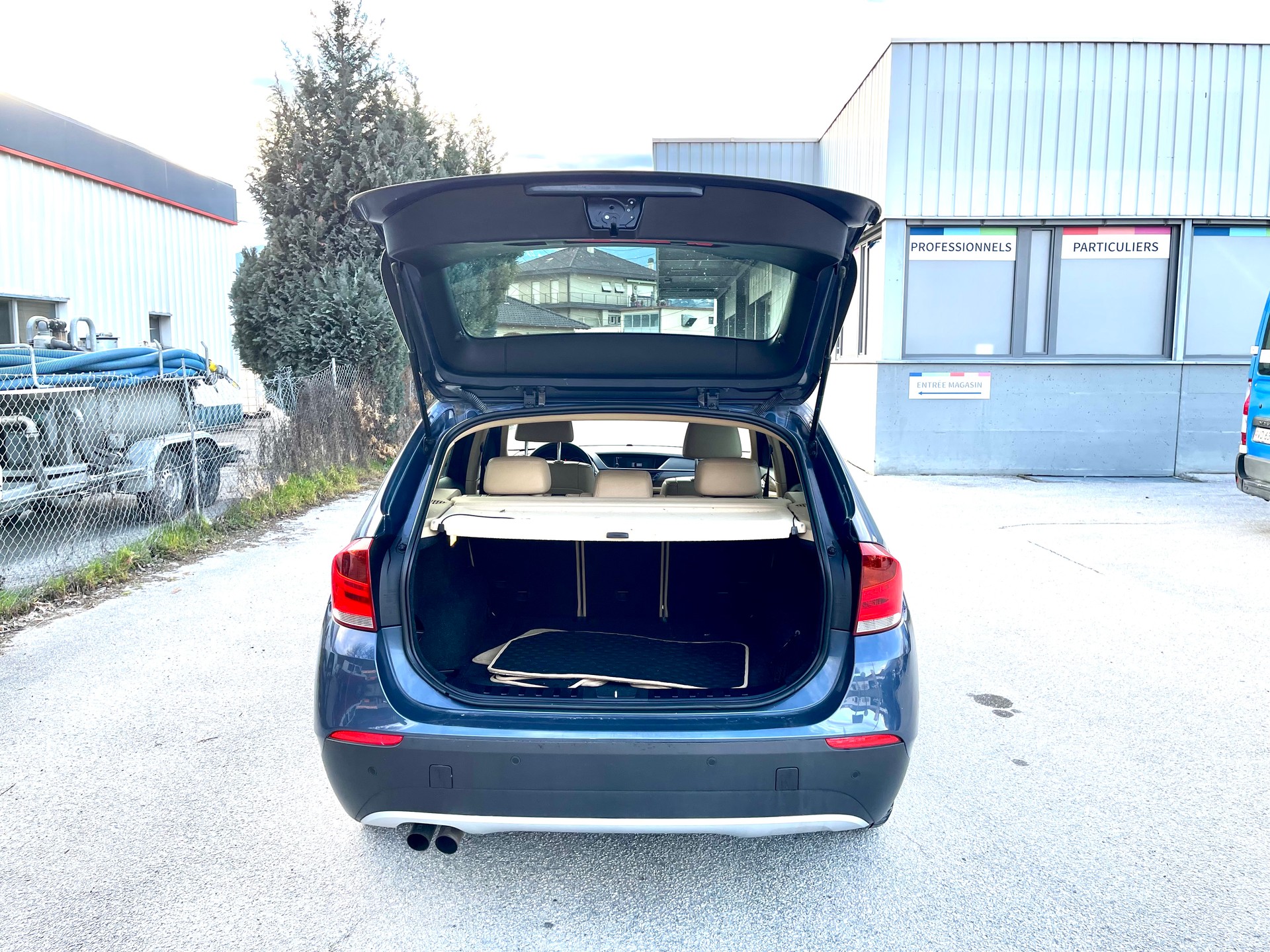 BMW X1 xDrive 25i Steptronic-image-8