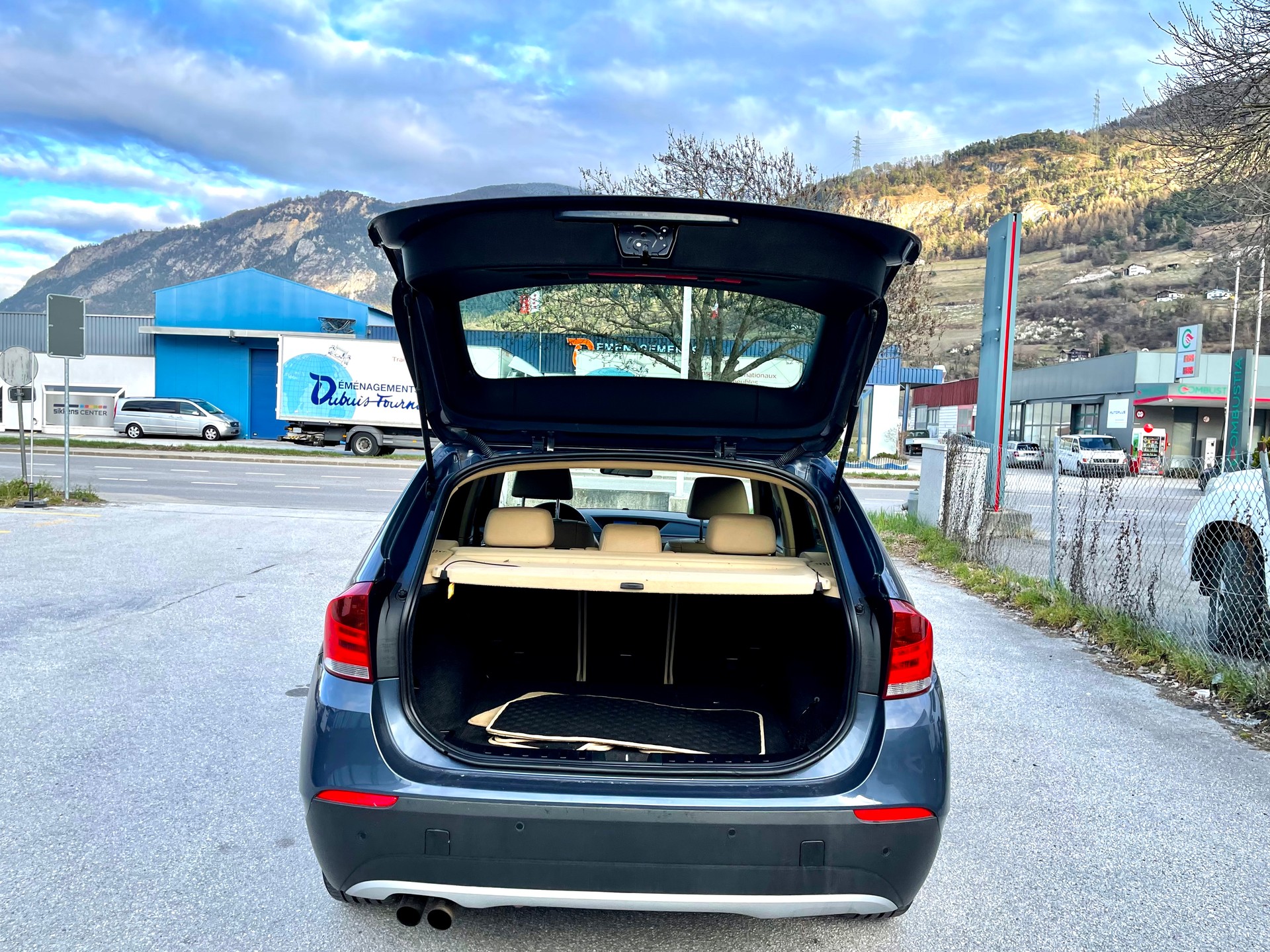 BMW X1 xDrive 25i Steptronic-image-16