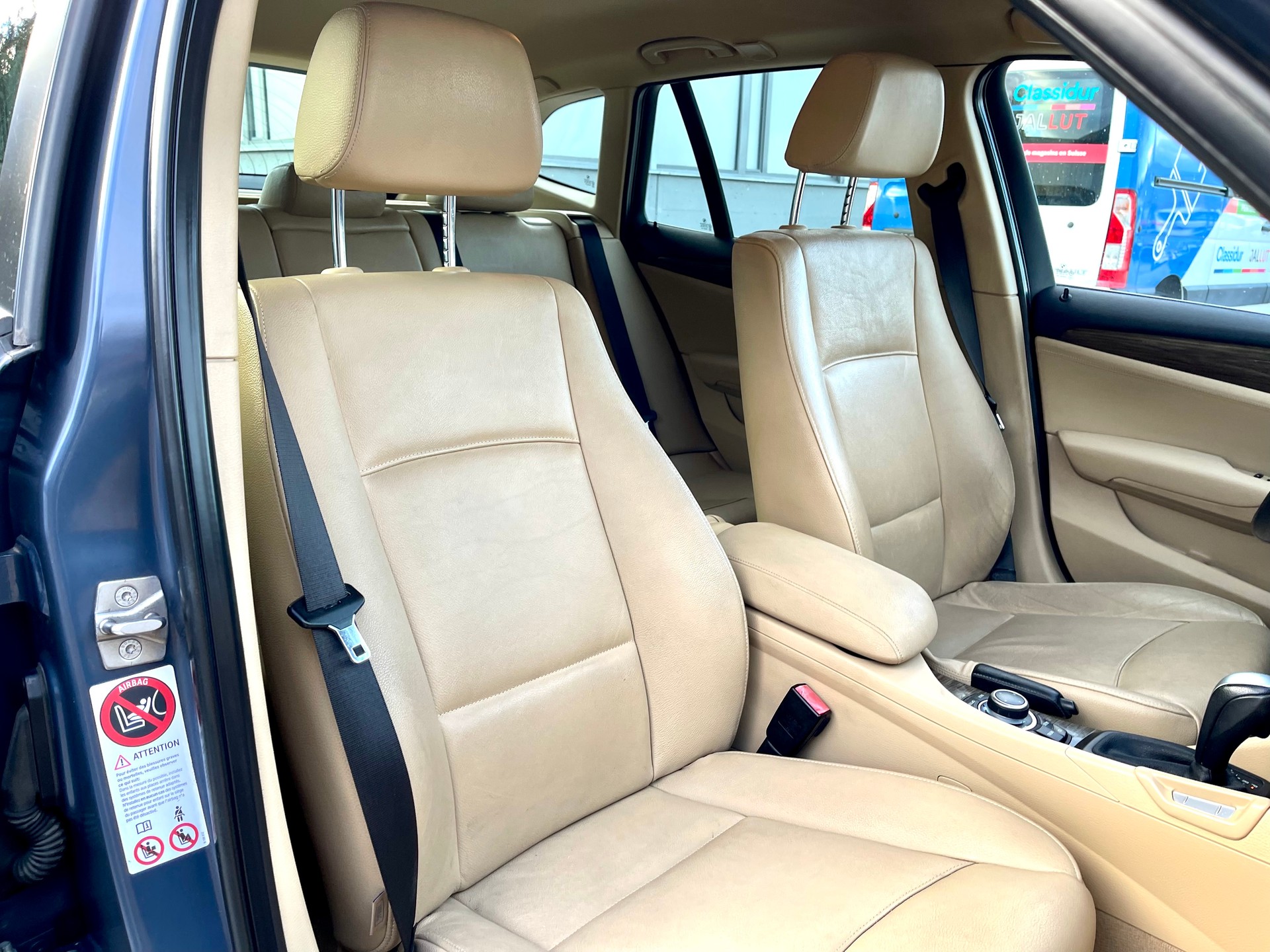 BMW X1 xDrive 25i Steptronic-image-18