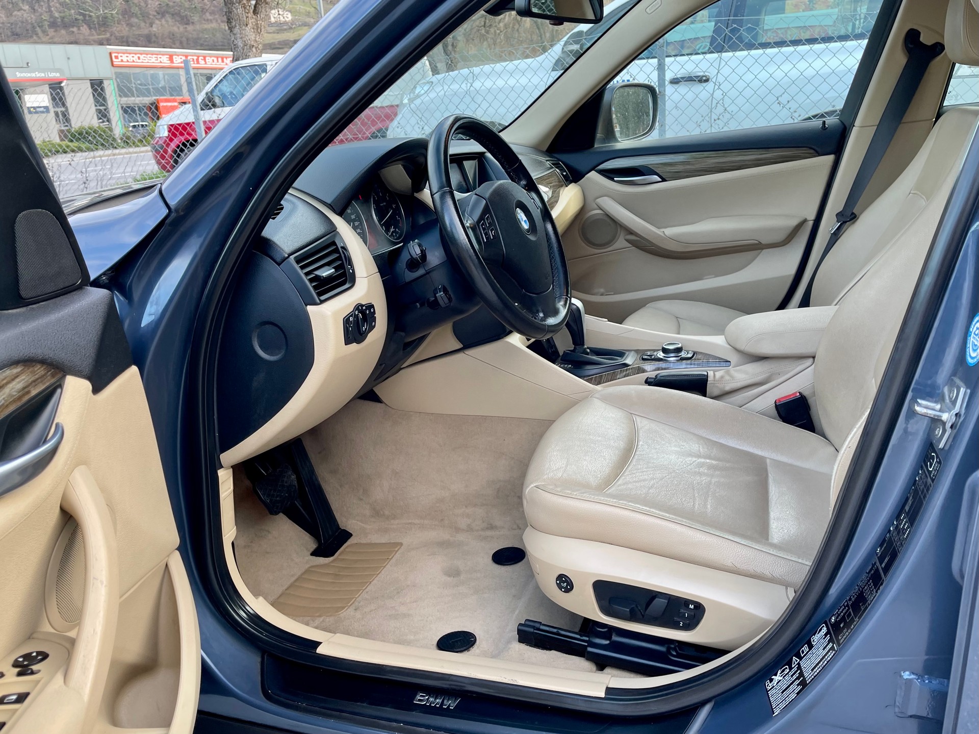 BMW X1 xDrive 25i Steptronic-image-23