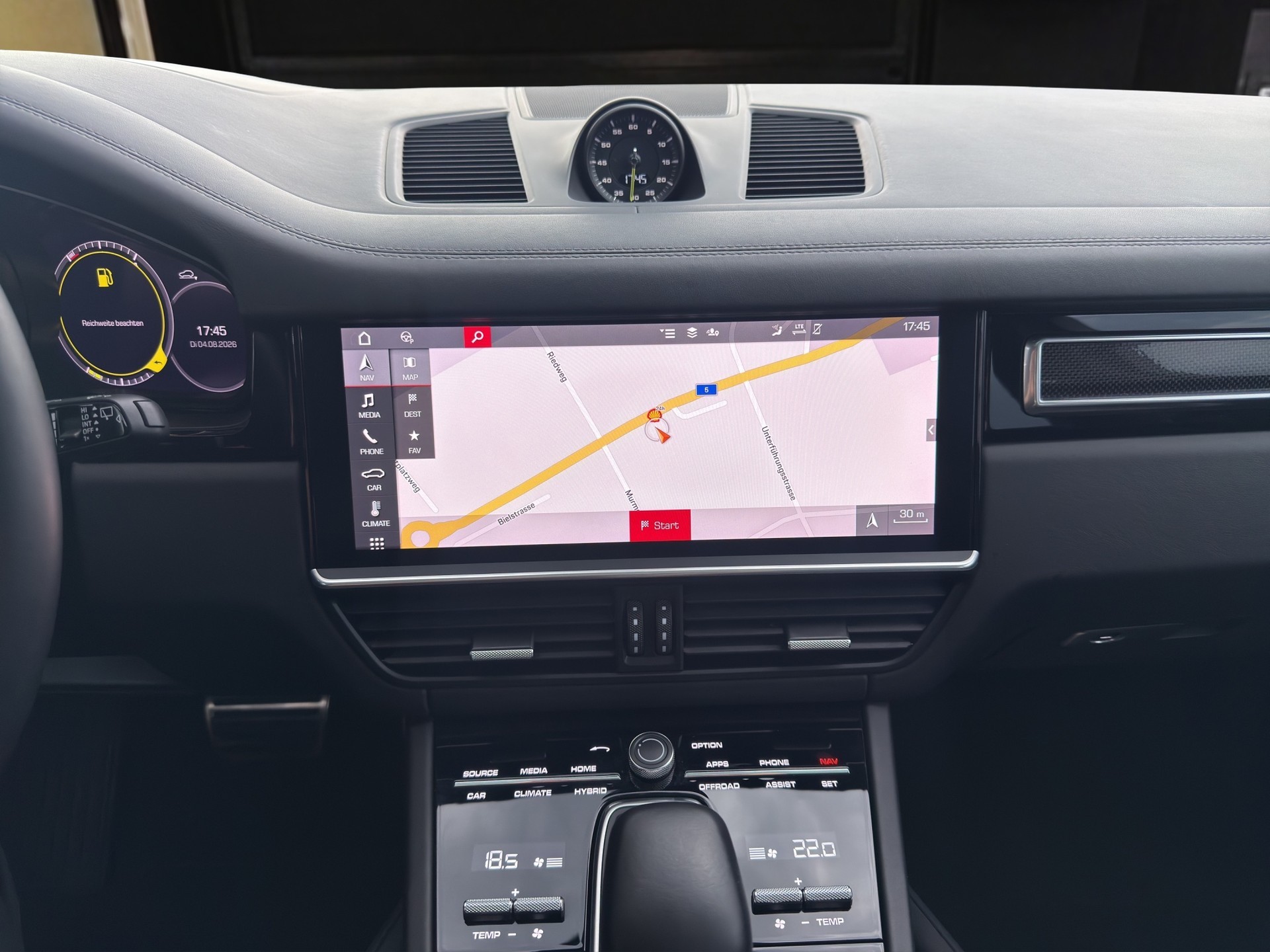 PORSCHE Cayenne 4.0 V8 Turbo S E-Hybrid-image-15