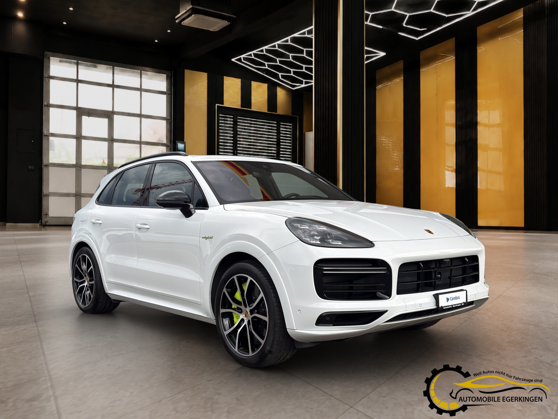 PORSCHE Cayenne 4.0 V8 Turbo S E-Hybrid-image-2