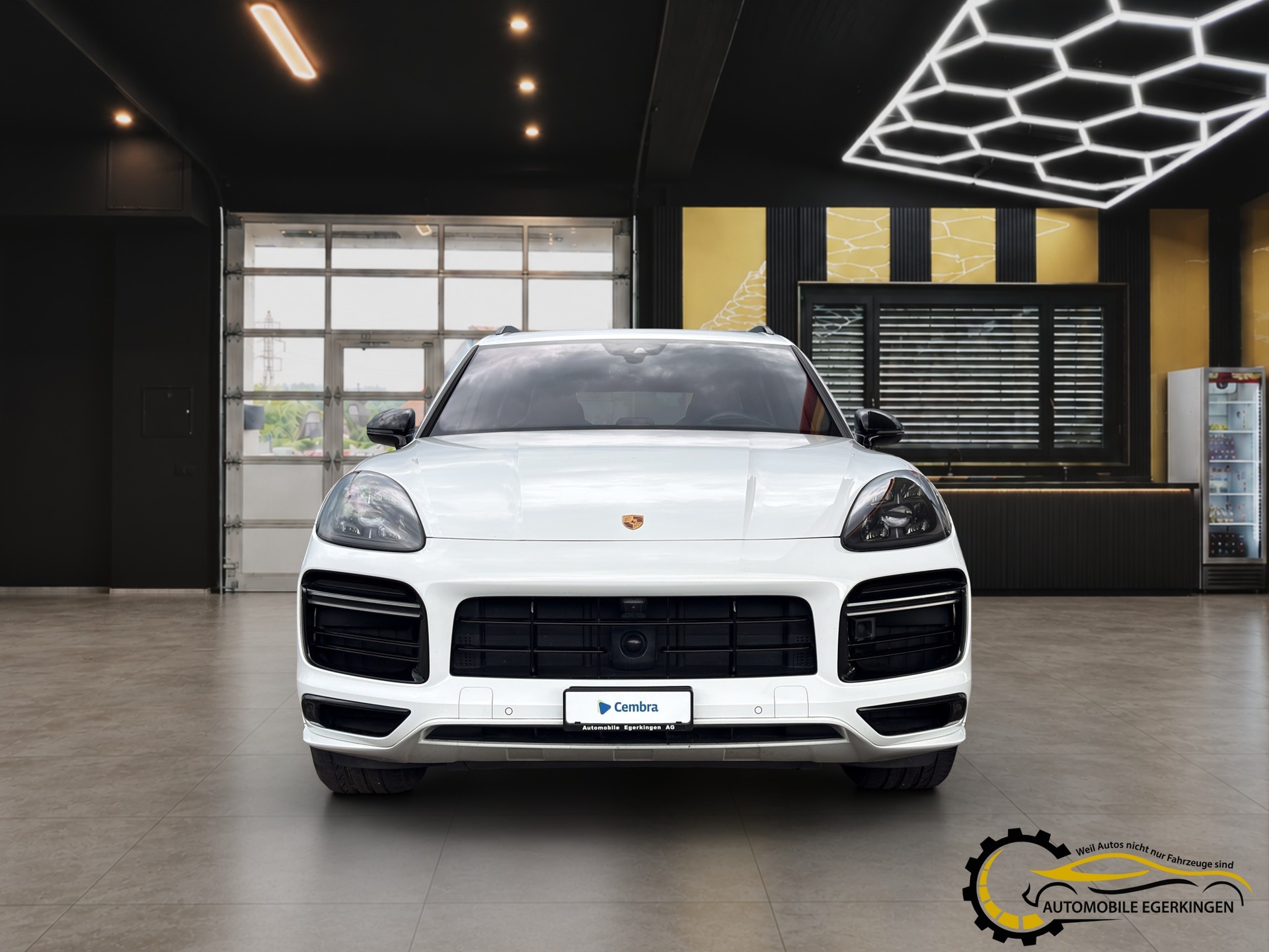 PORSCHE Cayenne 4.0 V8 Turbo S E-Hybrid-image-1