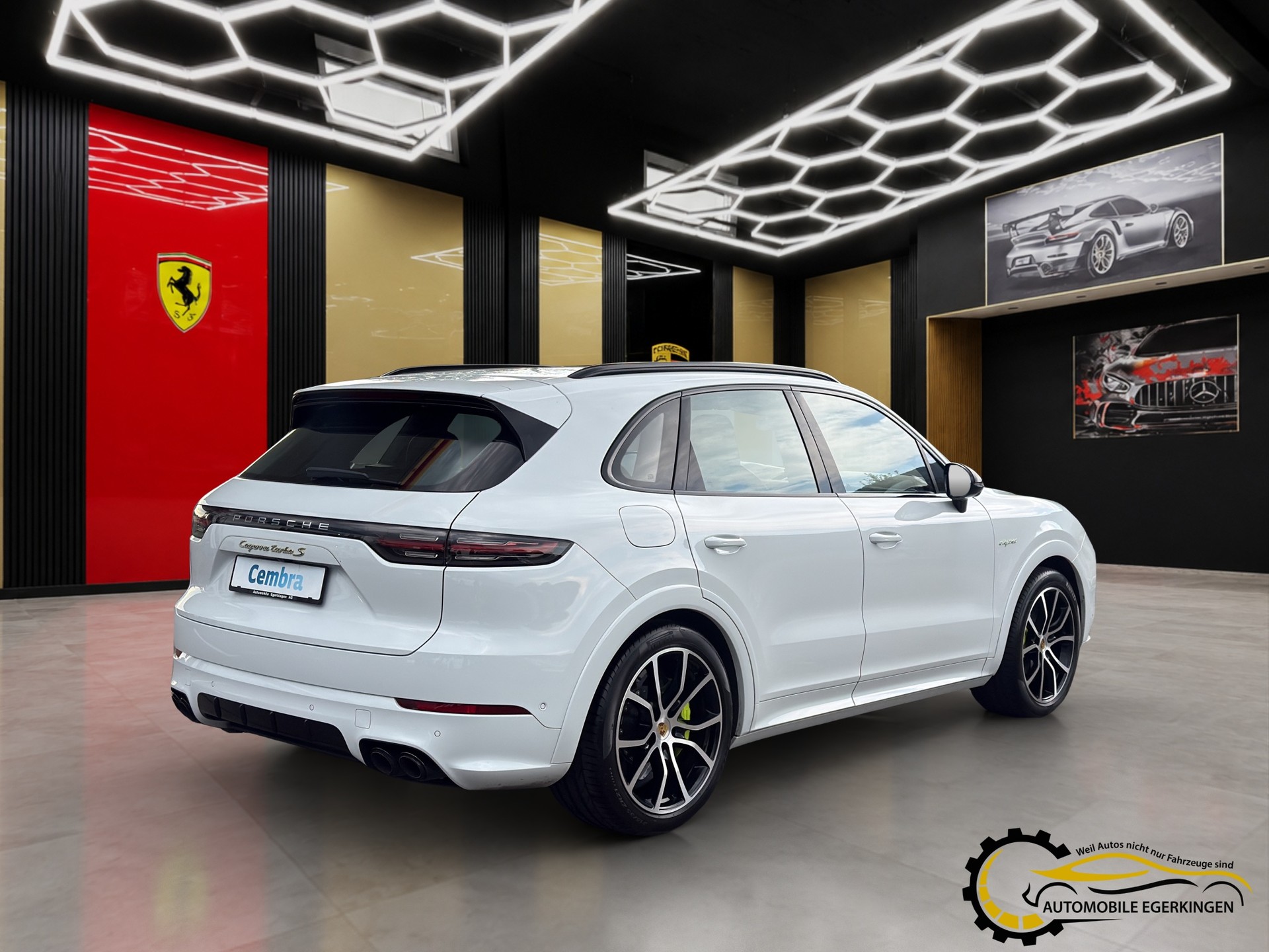 PORSCHE Cayenne 4.0 V8 Turbo S E-Hybrid-image-4