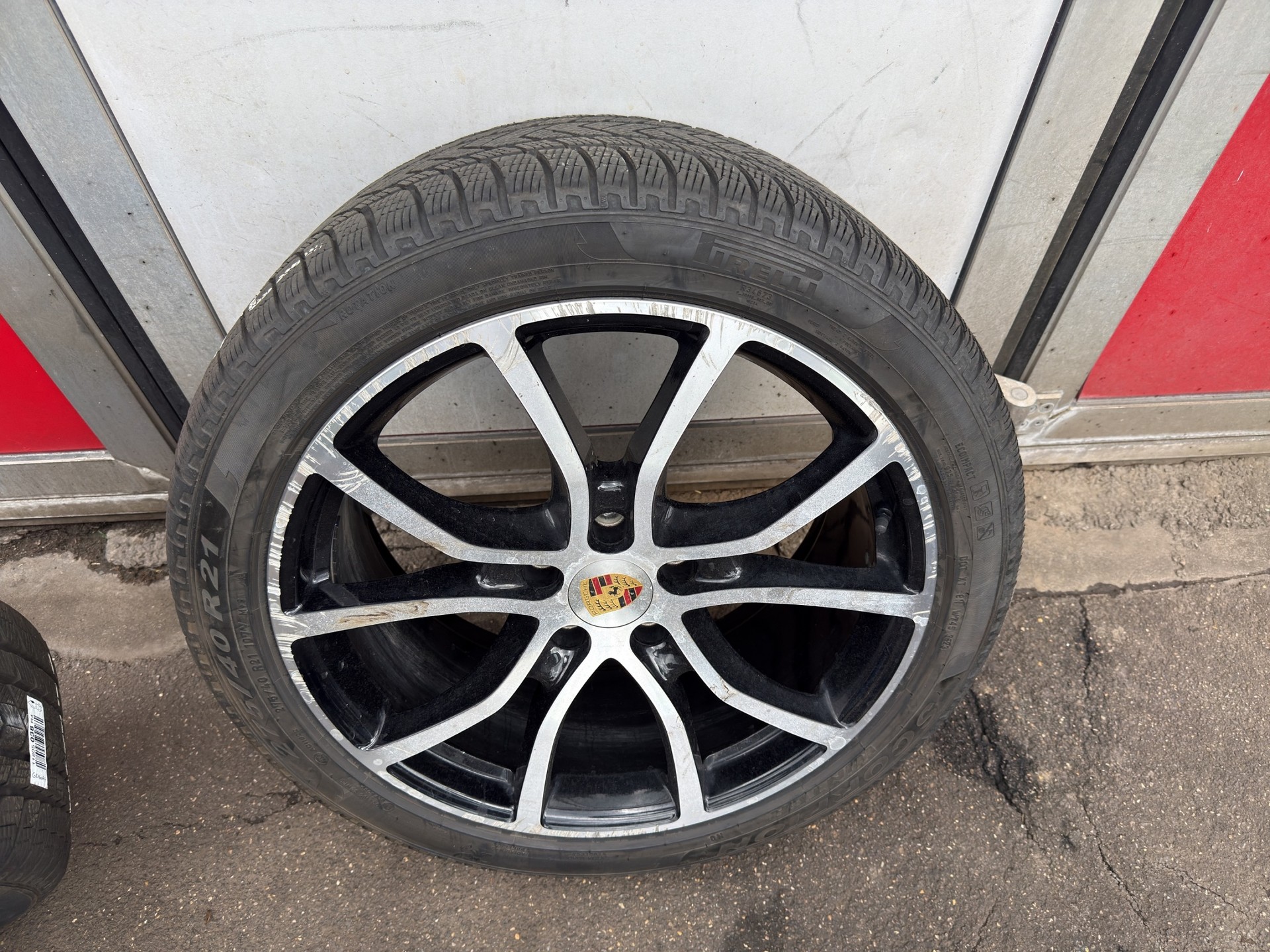 PORSCHE Cayenne 4.0 V8 Turbo S E-Hybrid-image-17