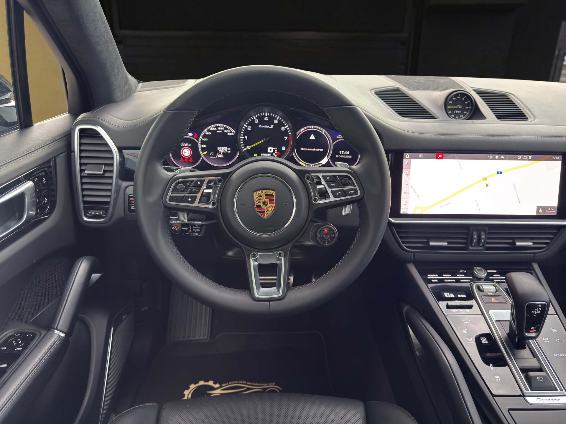 PORSCHE Cayenne 4.0 V8 Turbo S E-Hybrid-image-11