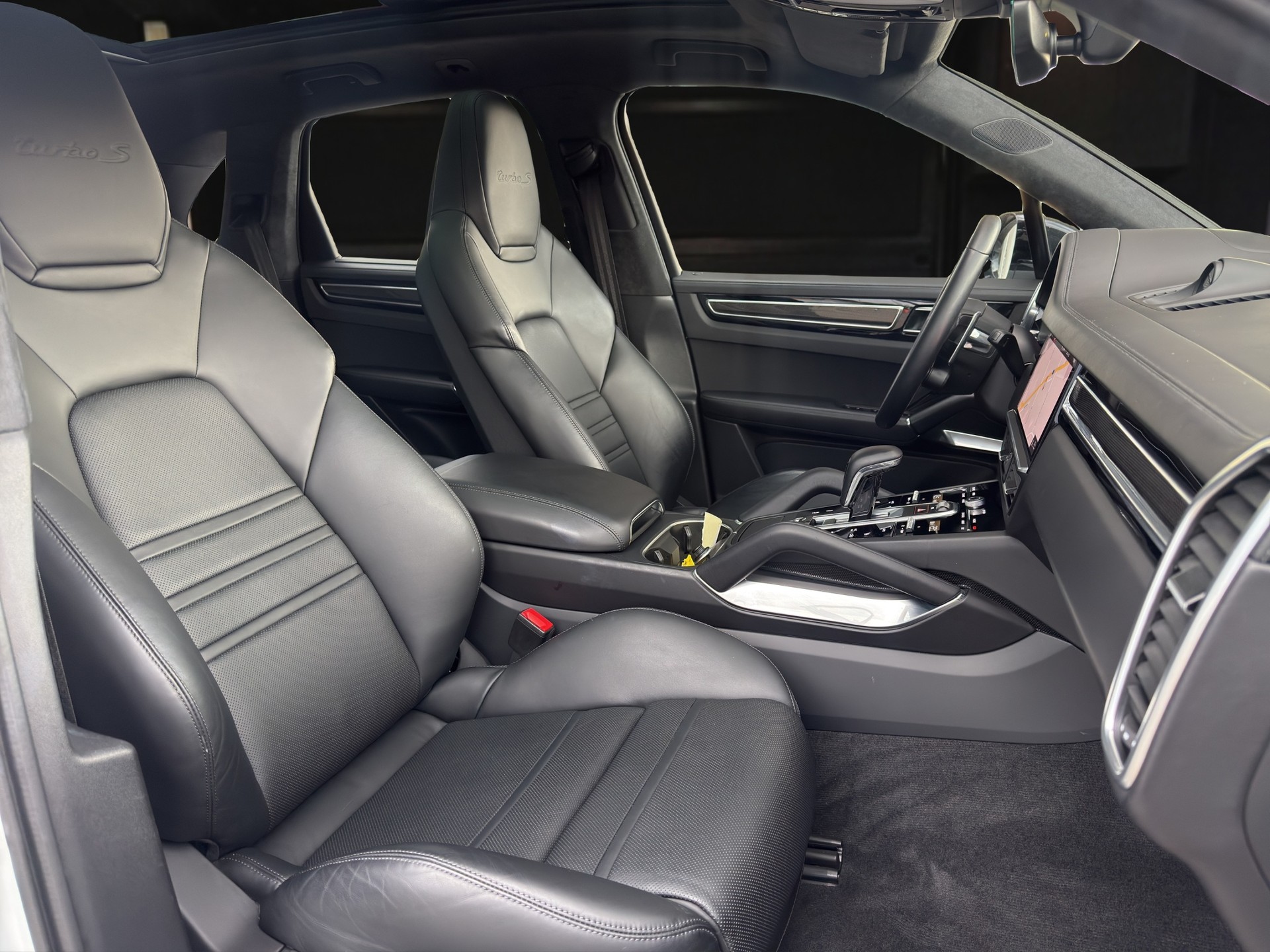 PORSCHE Cayenne 4.0 V8 Turbo S E-Hybrid-image-9