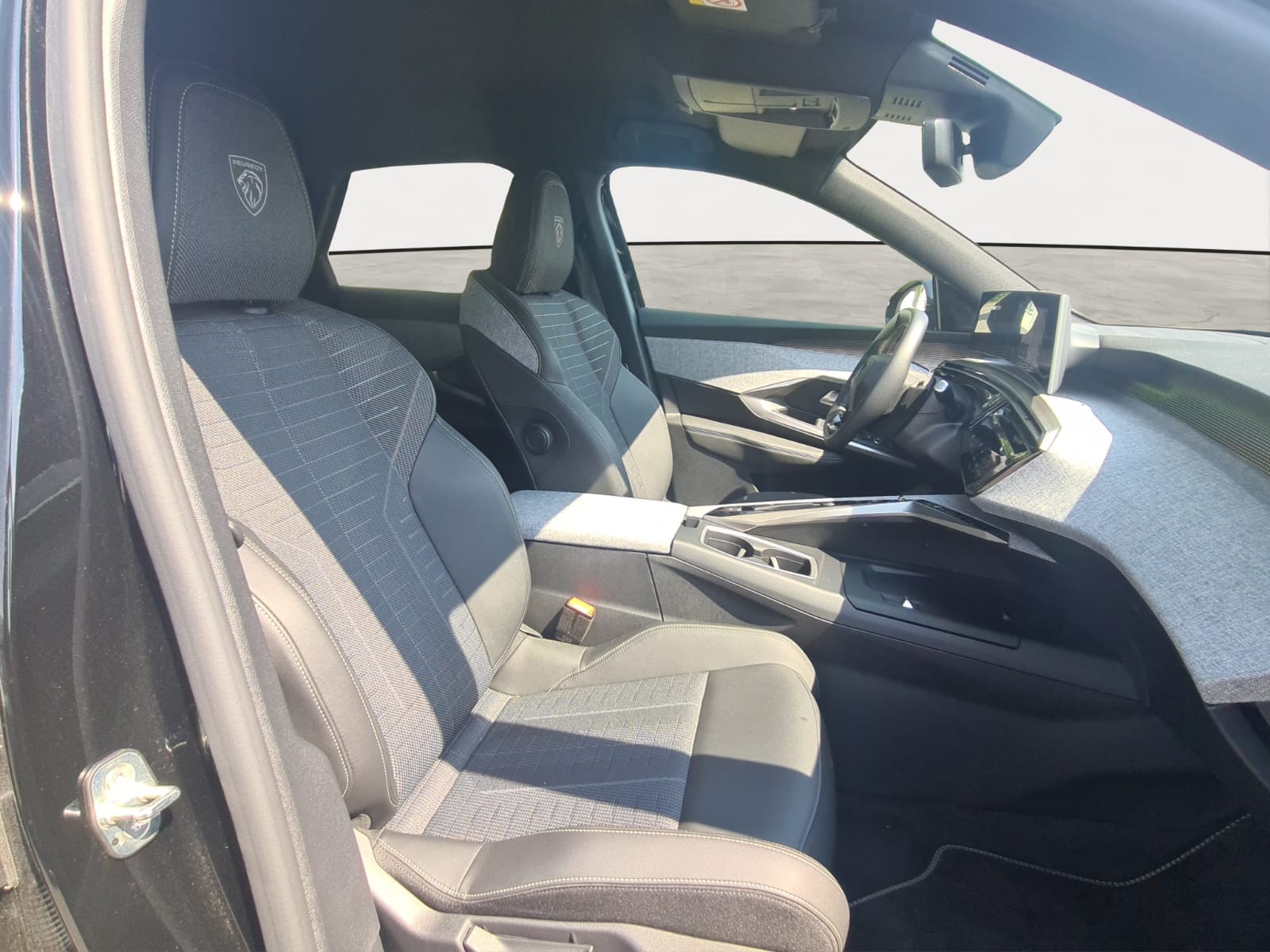 PEUGEOT 3008 145 e-DCS6 Hybrid GT-image-13