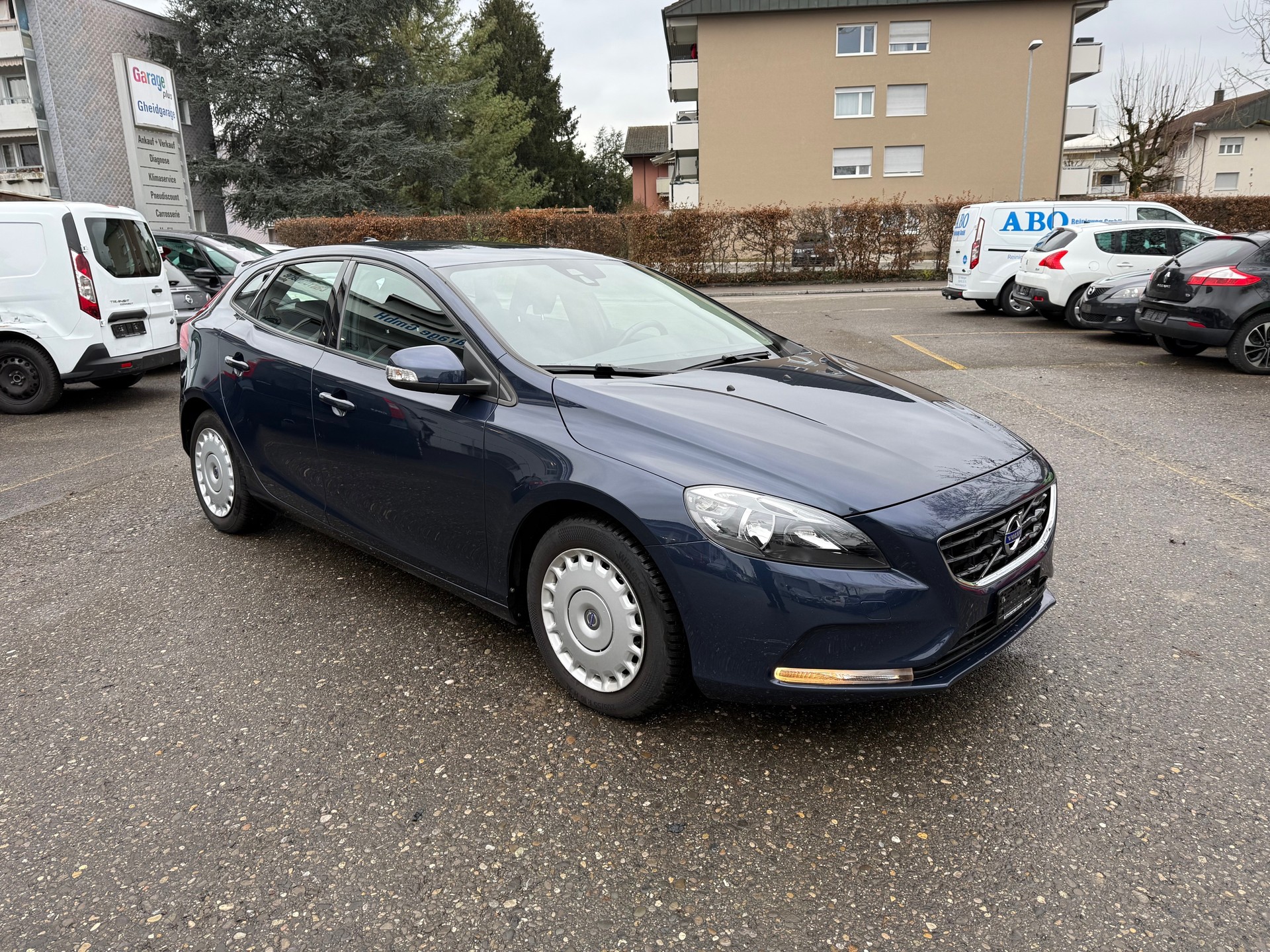 VOLVO V40 T4 Powershift-image-0