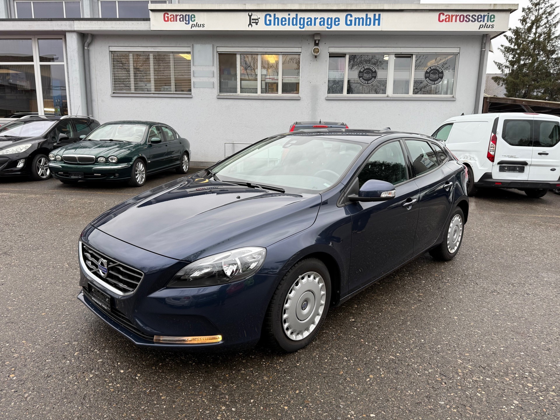 VOLVO V40 T4 Powershift-image-1