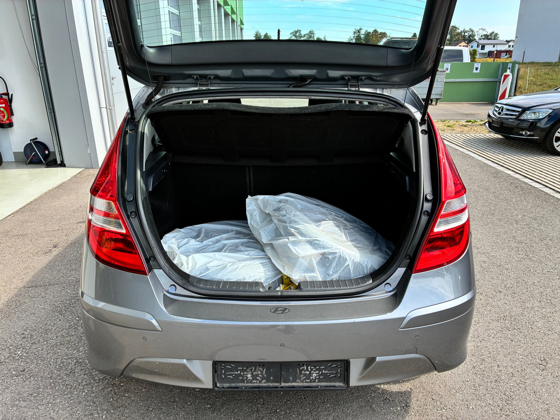 HYUNDAI i30 1.6 Swiss Plus Edition-image-8