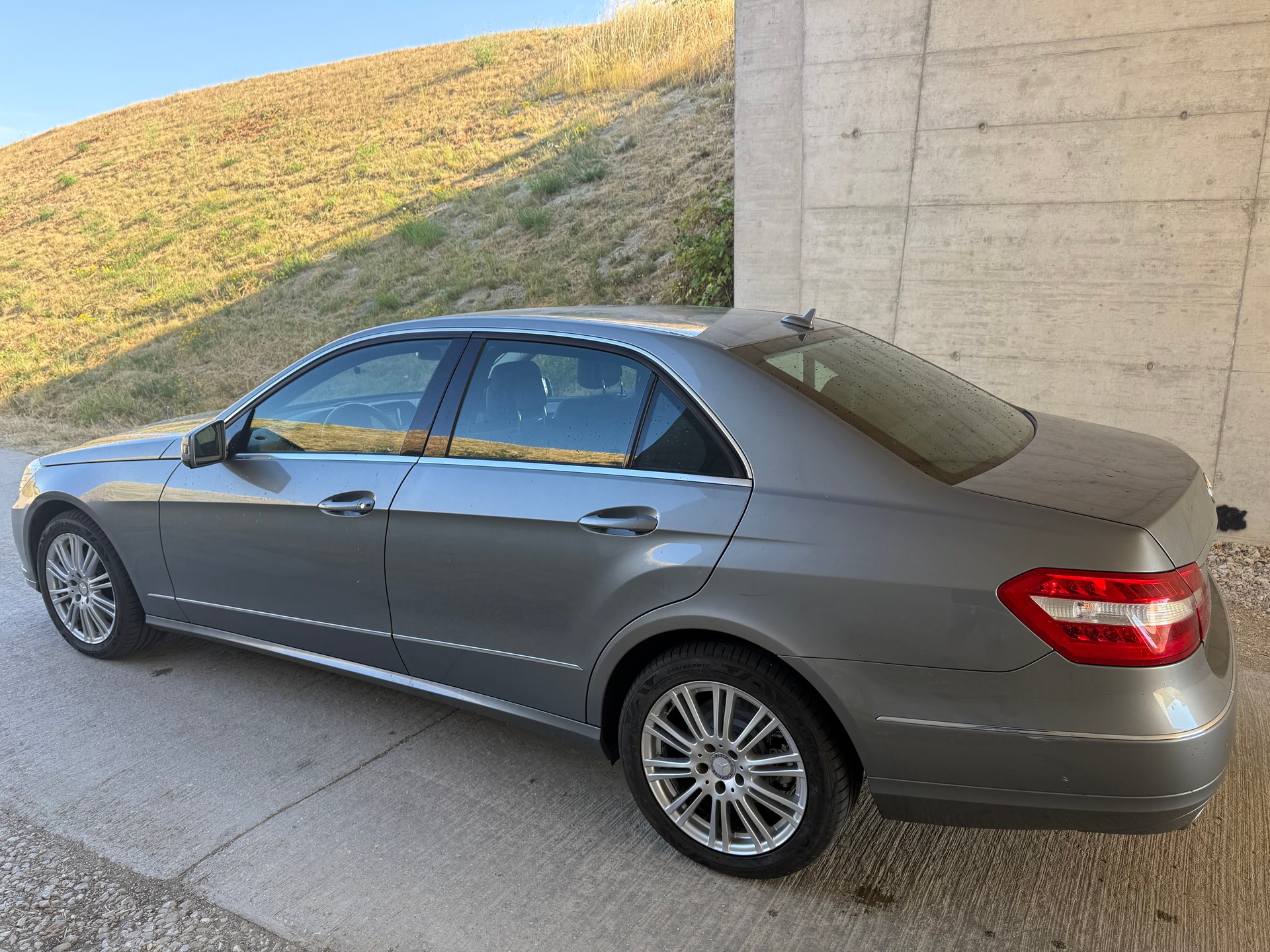 MERCEDES-BENZ E 350 4Matic 7G-Tronic-image-2