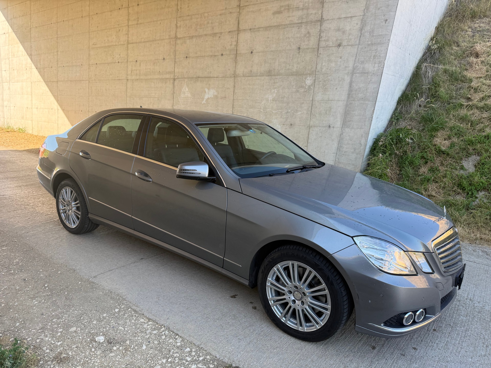 MERCEDES-BENZ E 350 4Matic 7G-Tronic-image-5