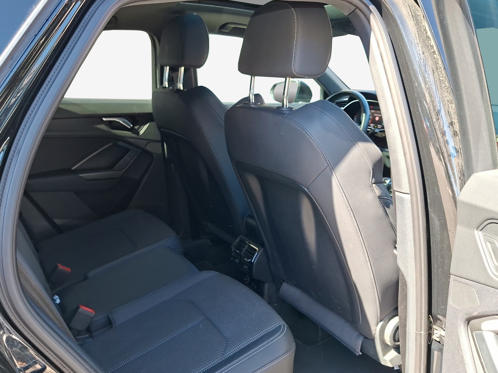 AUDI Q3 Sportback 35 TDI S line Attraction quattro S-tronic-image-13