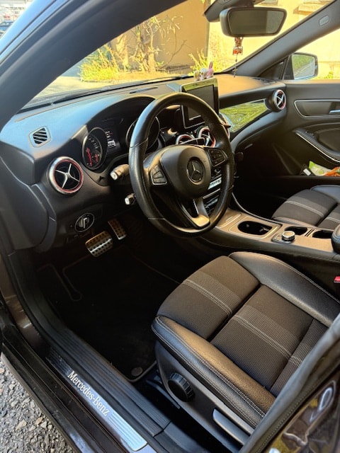 MERCEDES-BENZ CLA 200 Night Star 7G-DCT-image-8