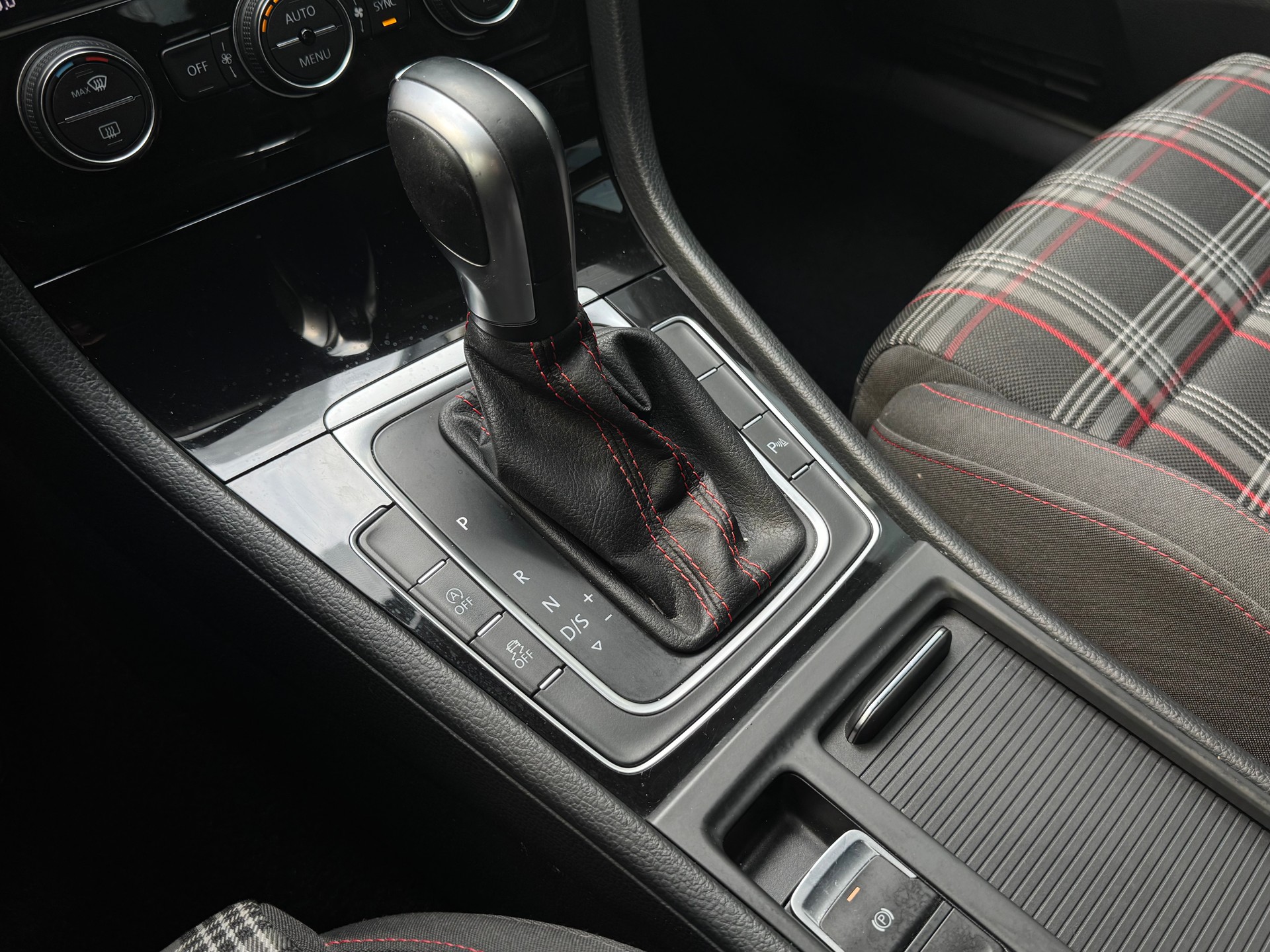 VW Golf 2.0 TSI GTI Performance DSG-image-15