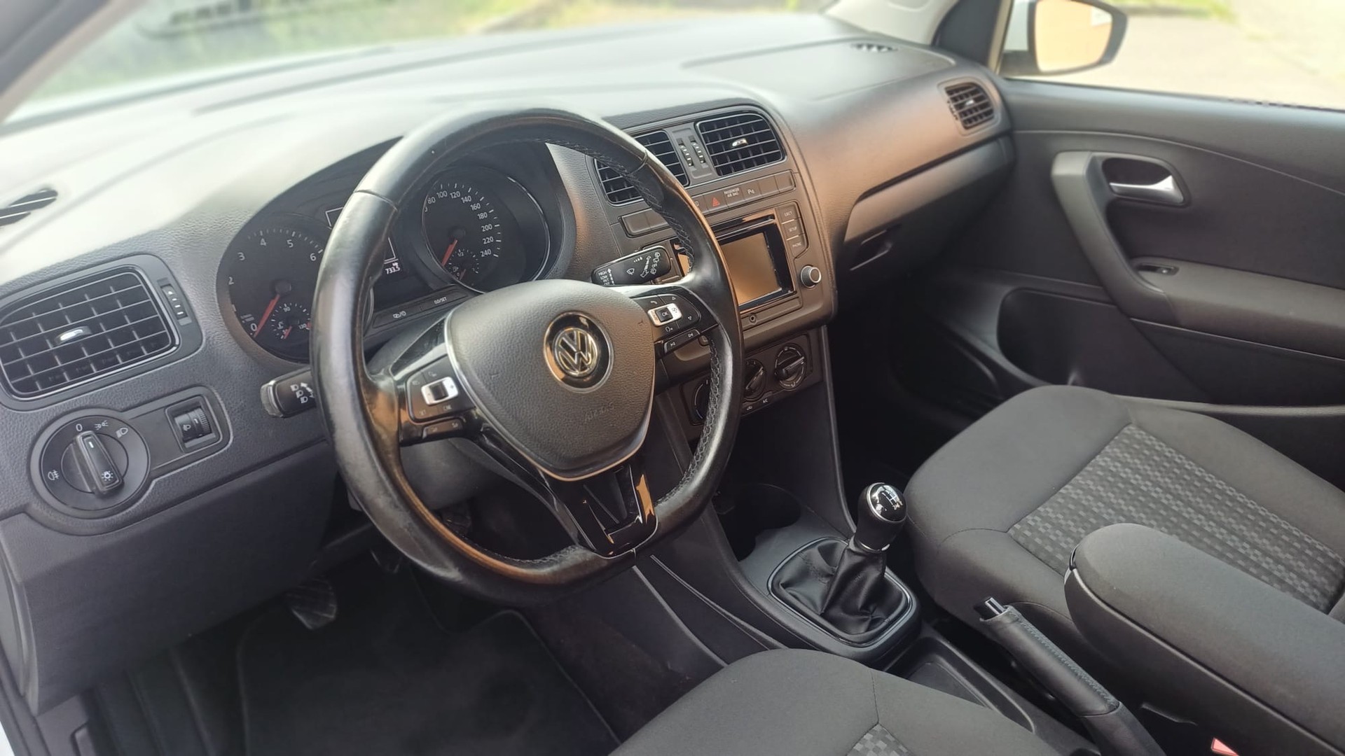VW Polo 1.0 BMT Trendline Frisch MFK-image-8
