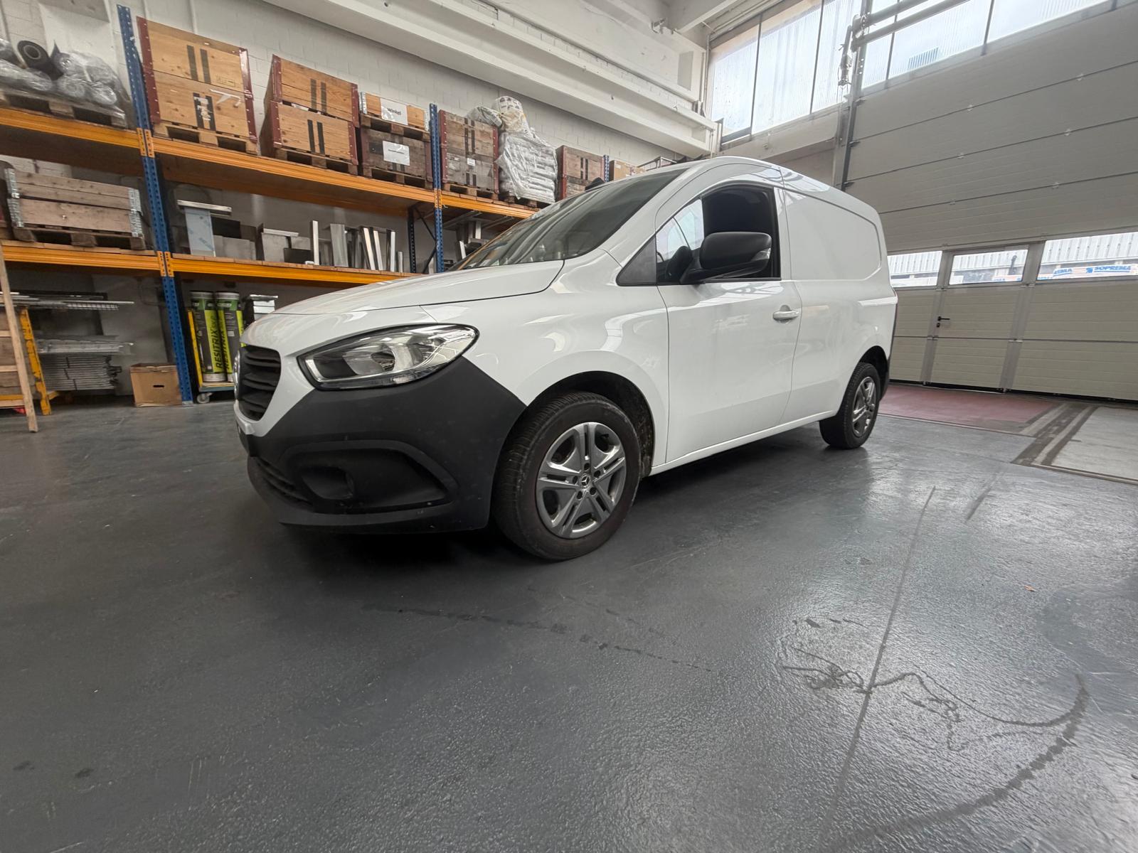 MERCEDES-BENZ 1.4-image-1