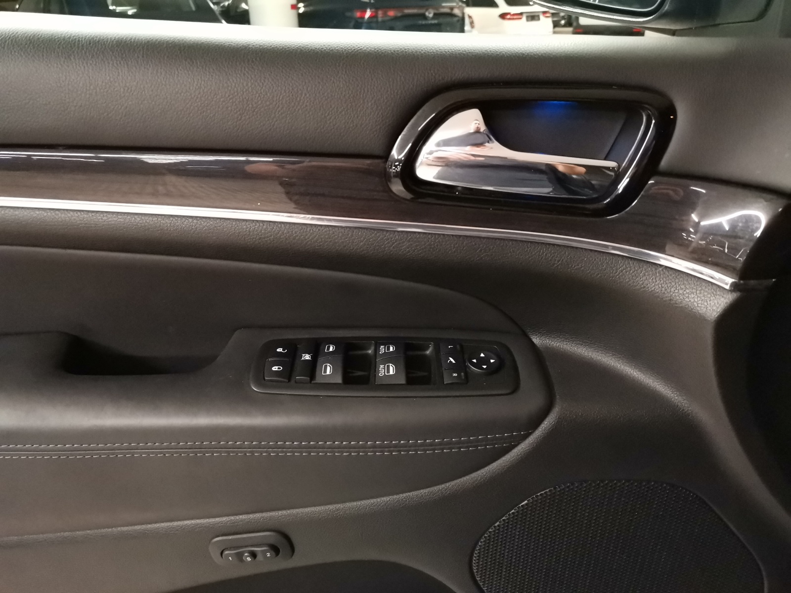 JEEP Grand Cherokee 3.0 CRD 250 Overland-image-13