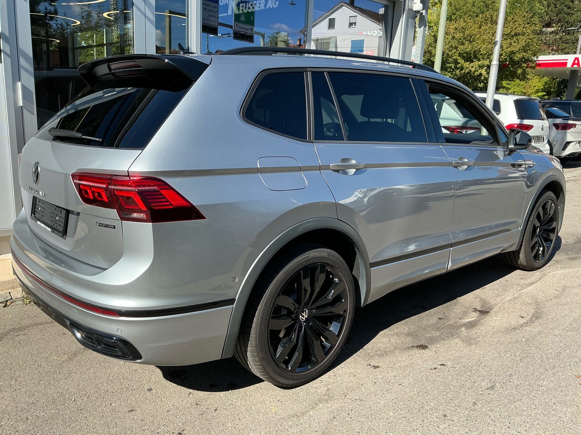 VW Tiguan Allspace R-Line 4Motion-image-3