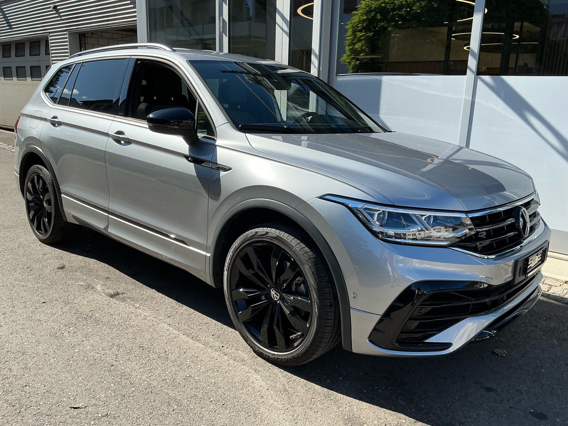 VW Tiguan Allspace R-Line 4Motion-image-2
