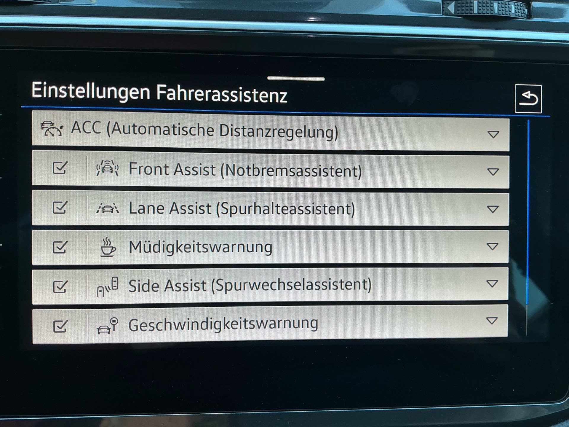 VW Tiguan Allspace R-Line 4Motion-image-18