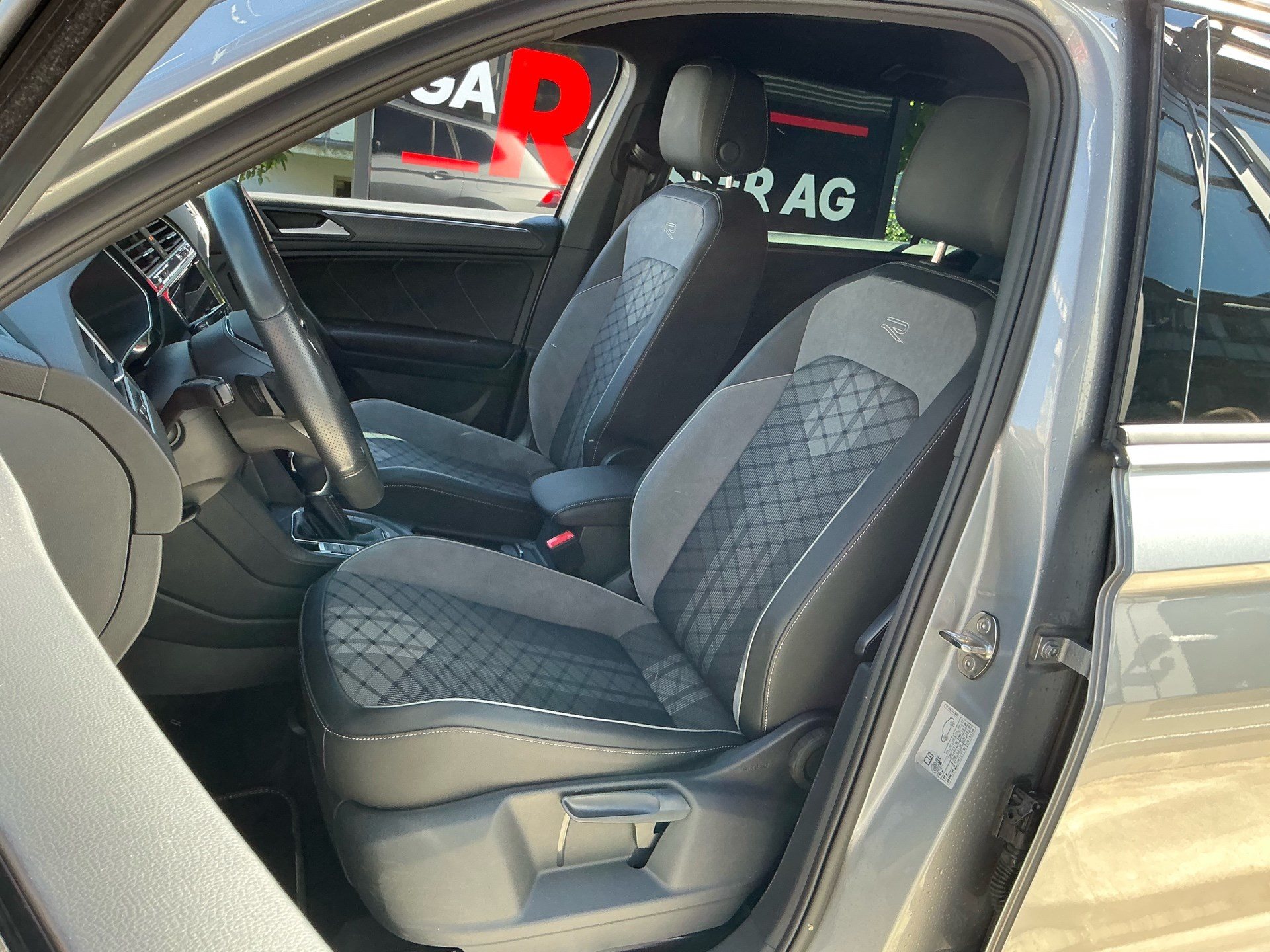 VW Tiguan Allspace R-Line 4Motion-image-7
