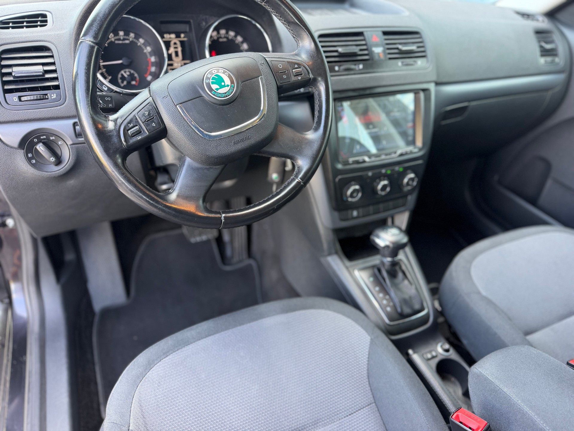 SKODA Yeti 2.0 TDI Elegance 4x4 DSG-image-15