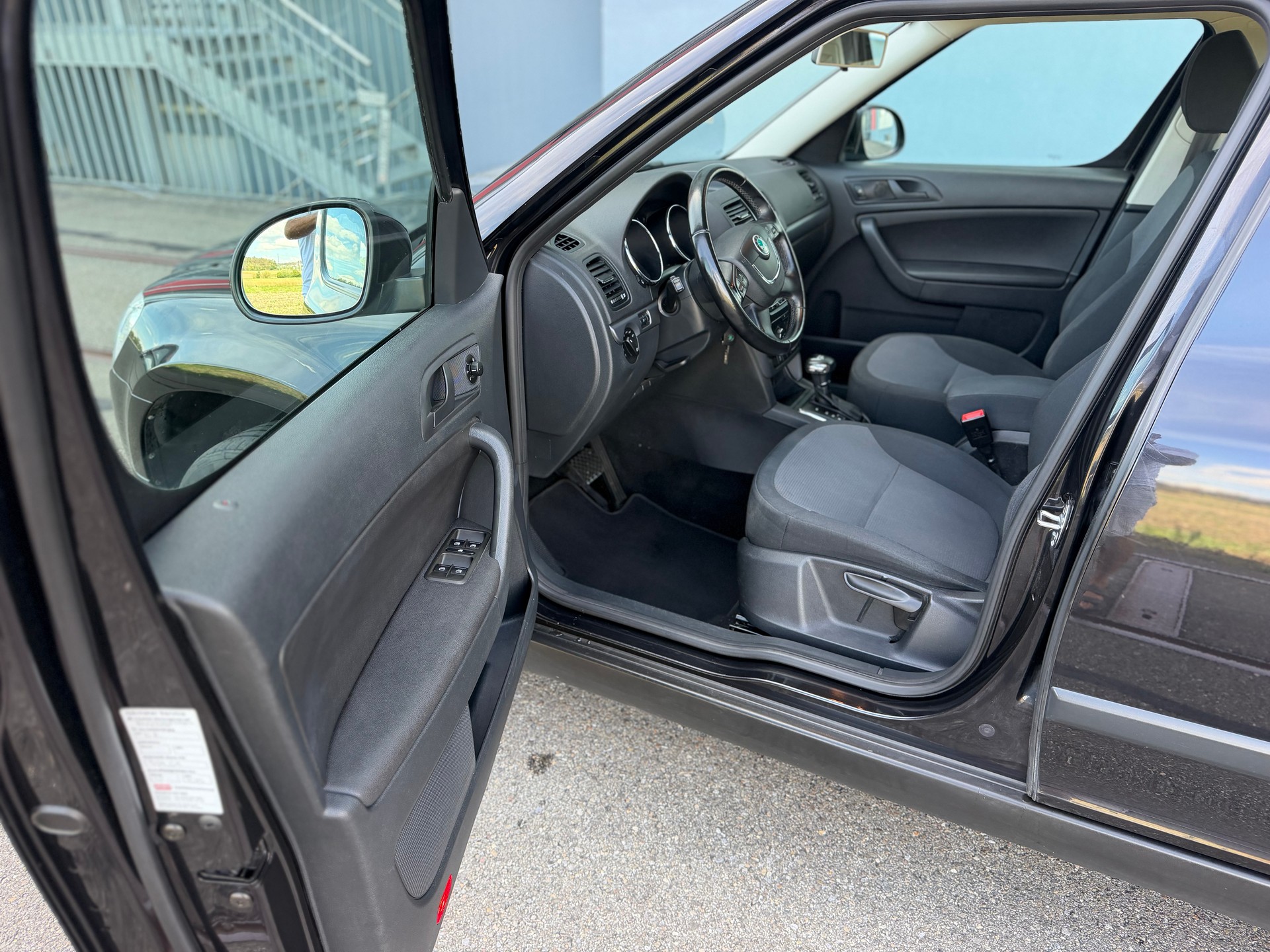 SKODA Yeti 2.0 TDI Elegance 4x4 DSG-image-14