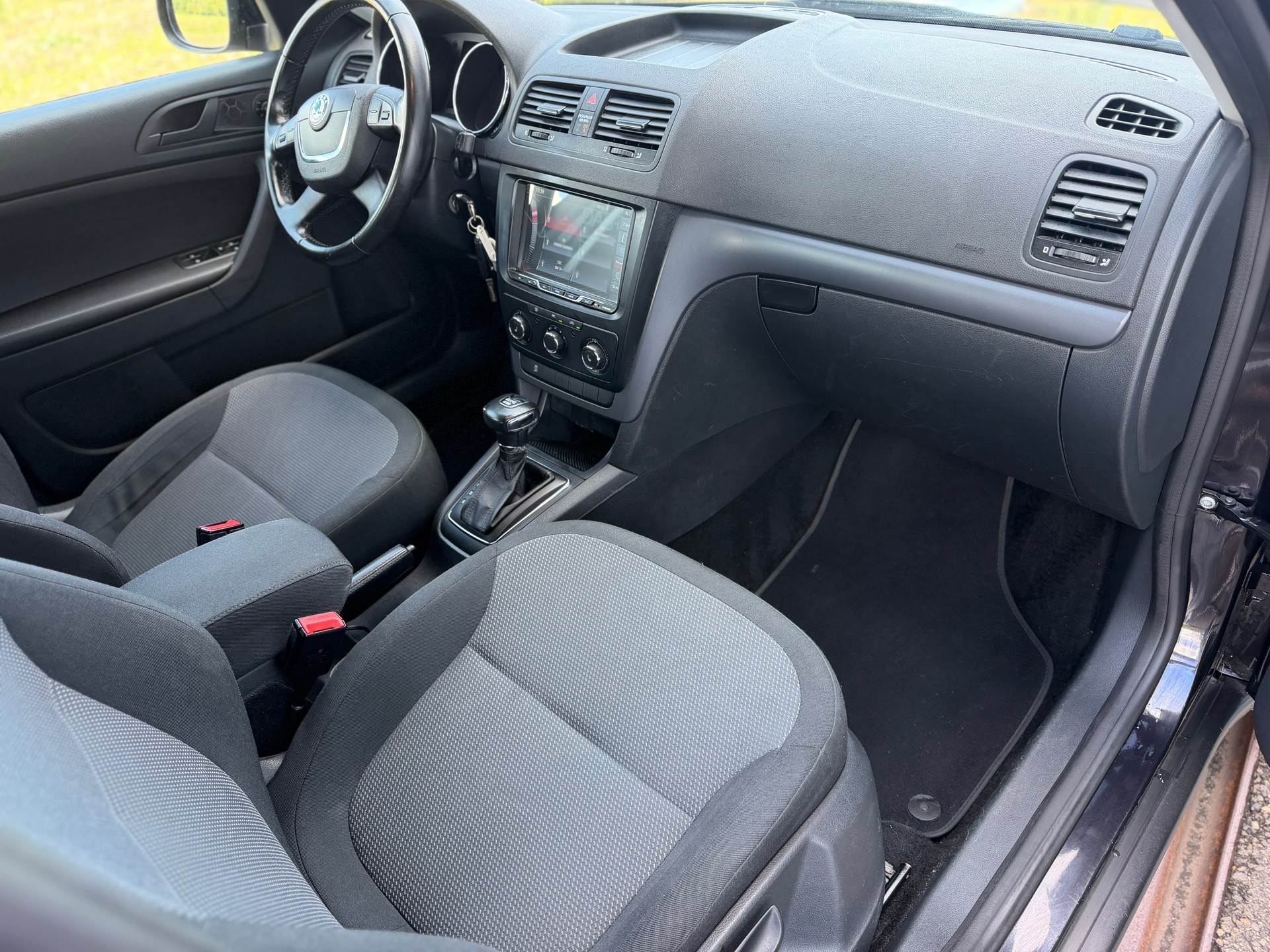 SKODA Yeti 2.0 TDI Elegance 4x4 DSG-image-13