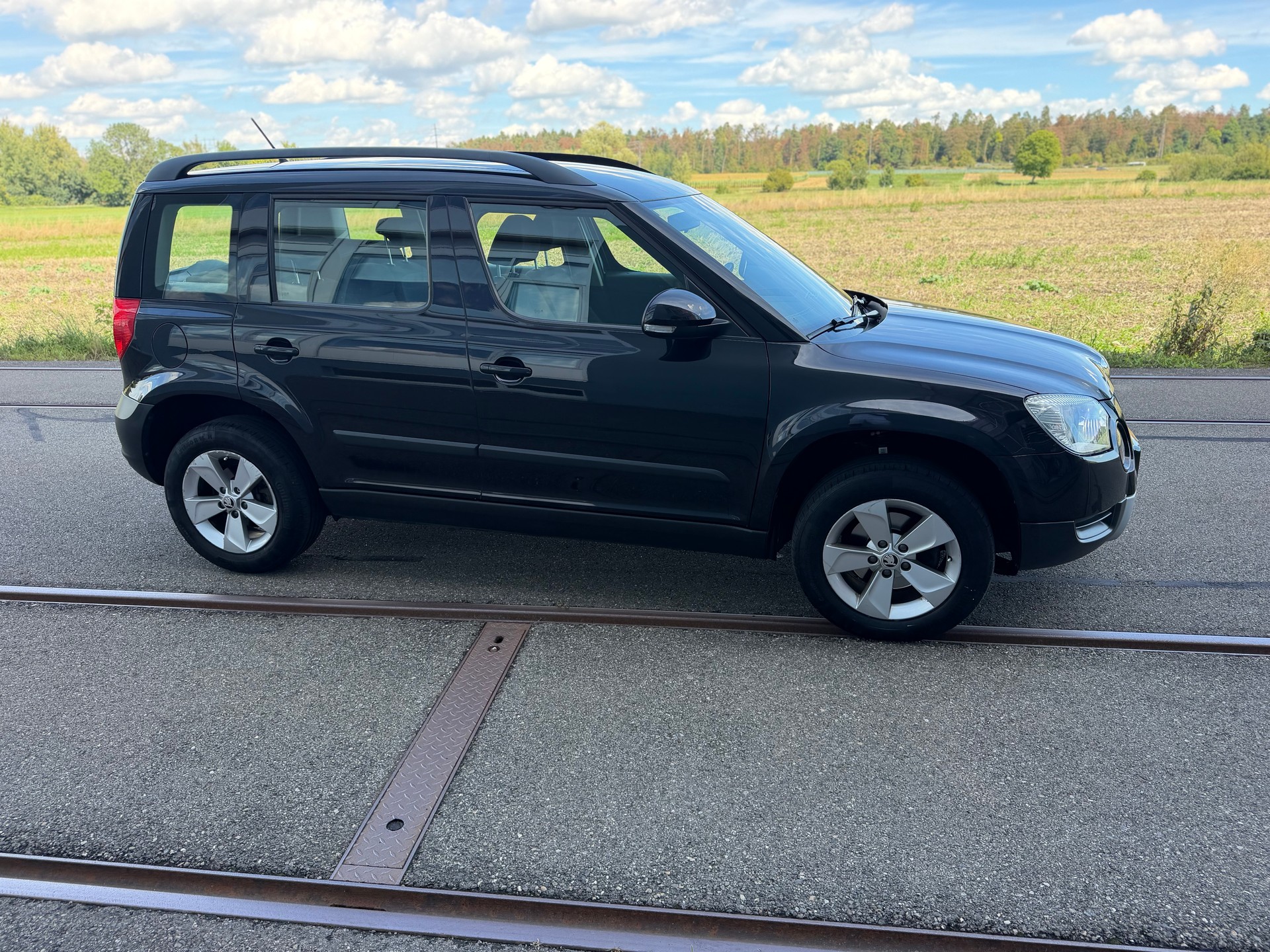 SKODA Yeti 2.0 TDI Elegance 4x4 DSG-showroom-element-3