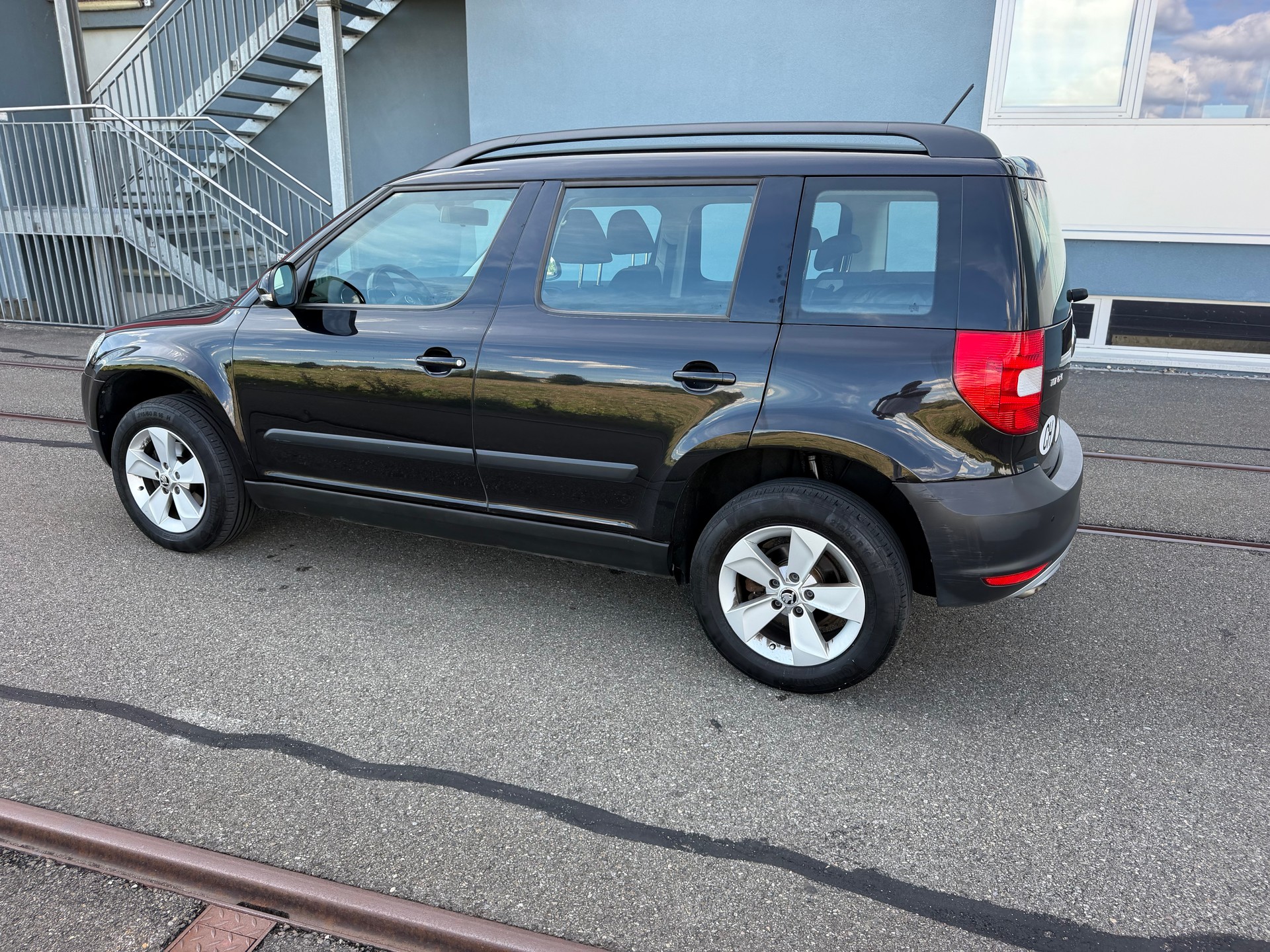 SKODA Yeti 2.0 TDI Elegance 4x4 DSG-image-7