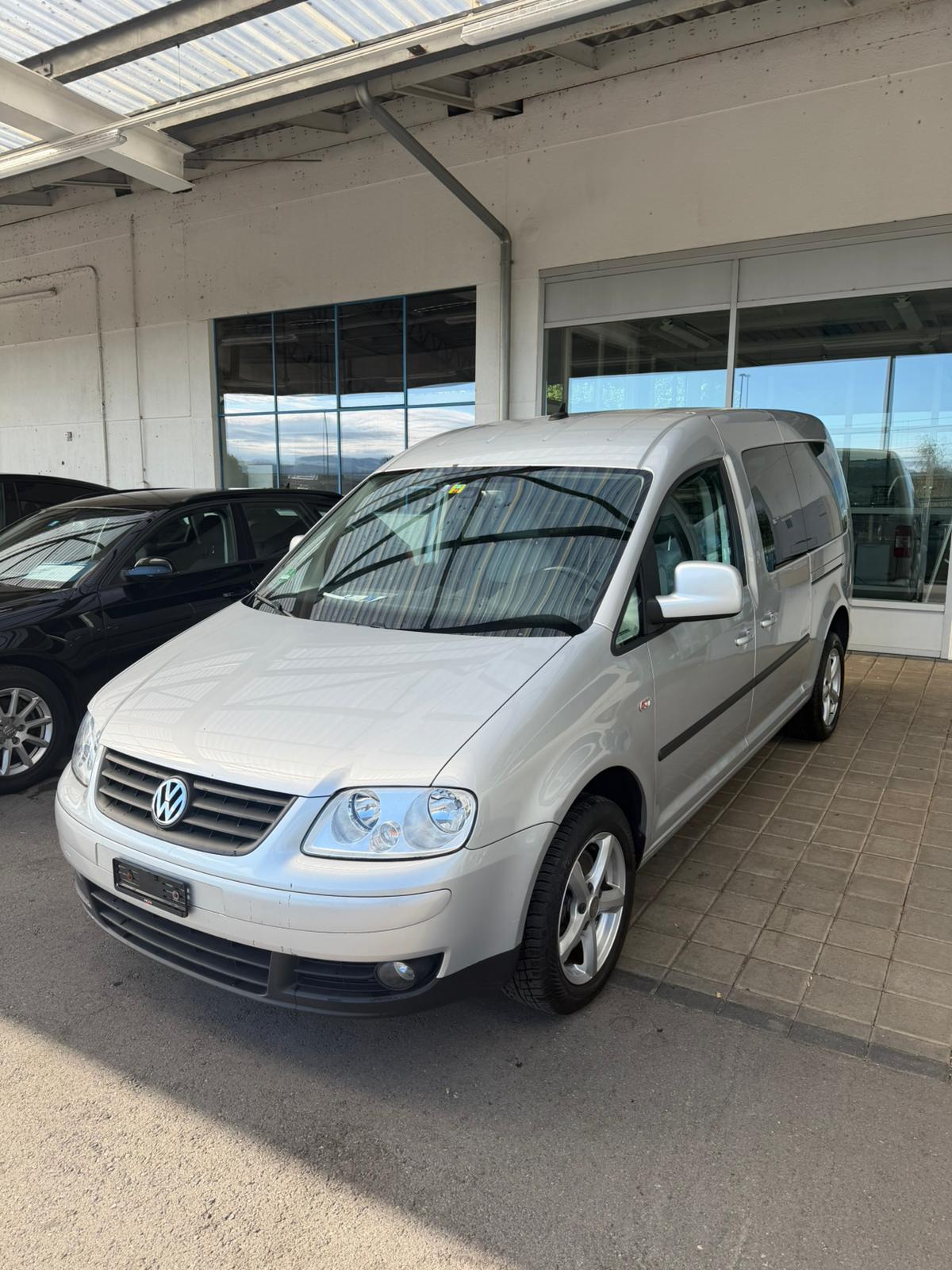 VW Caddy Maxi Life 1.9TDI A-image-1