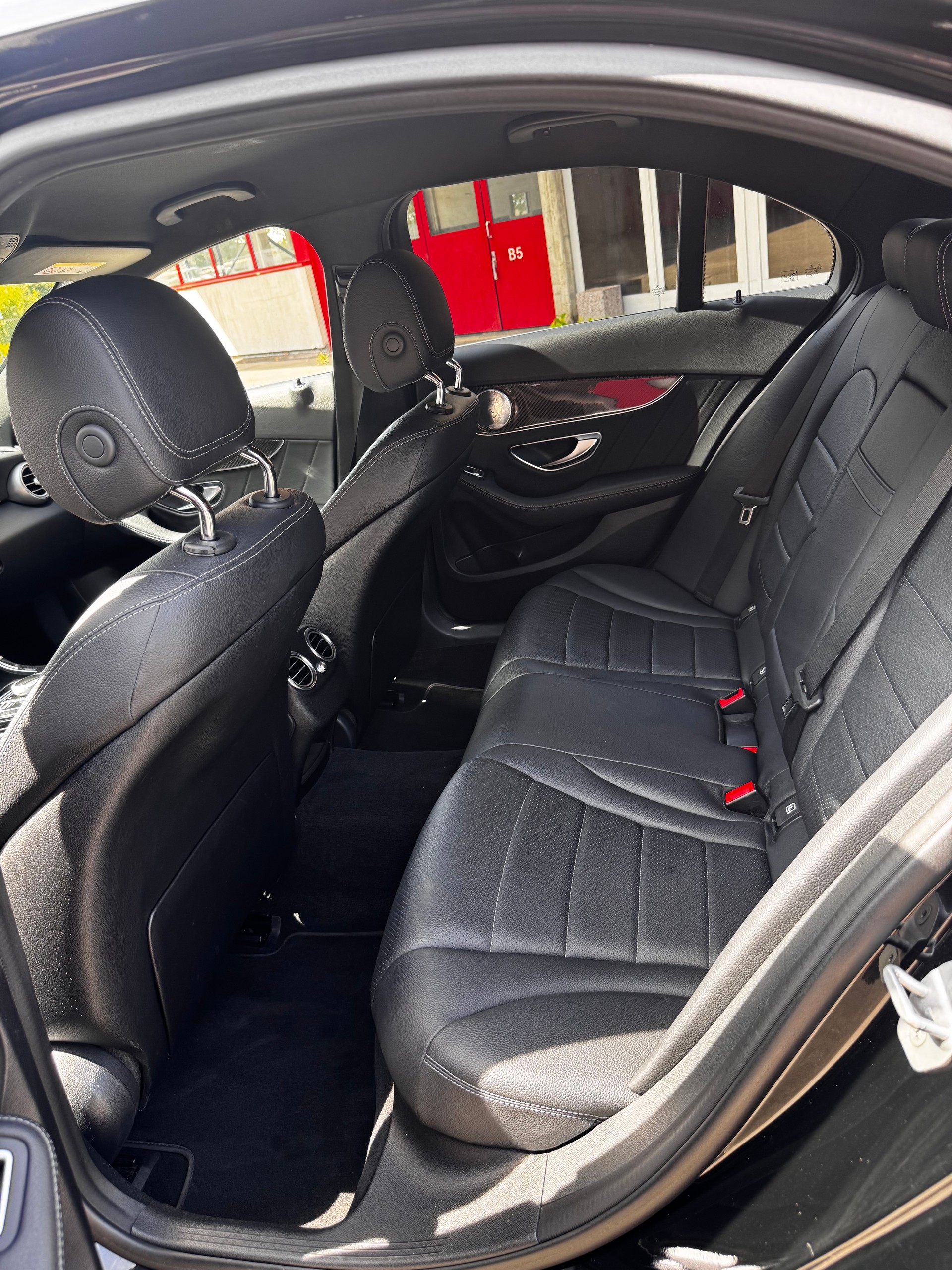 MERCEDES-BENZ C 250 AMG Line-image-5