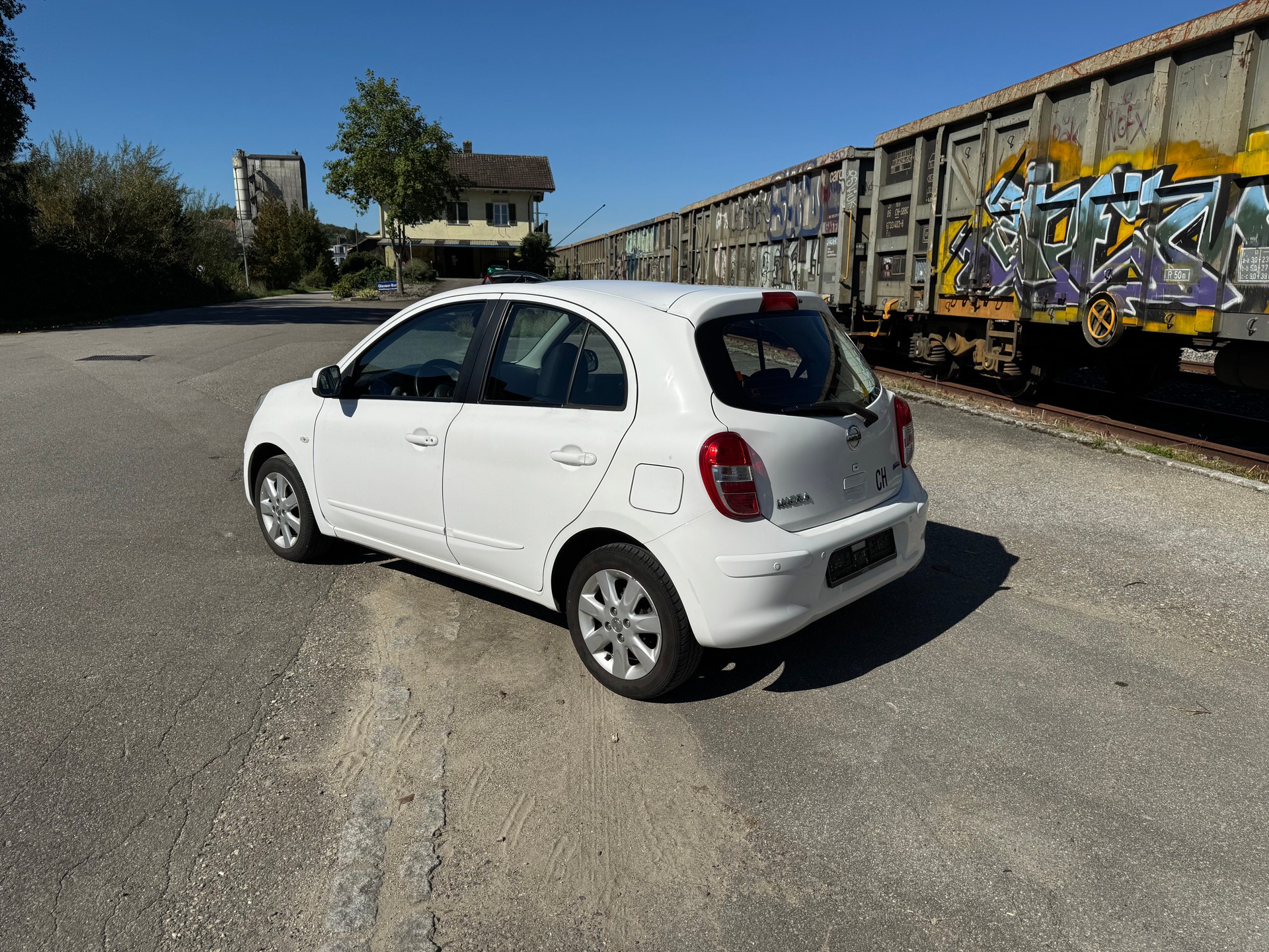 NISSAN MICRA-showroom-element-3