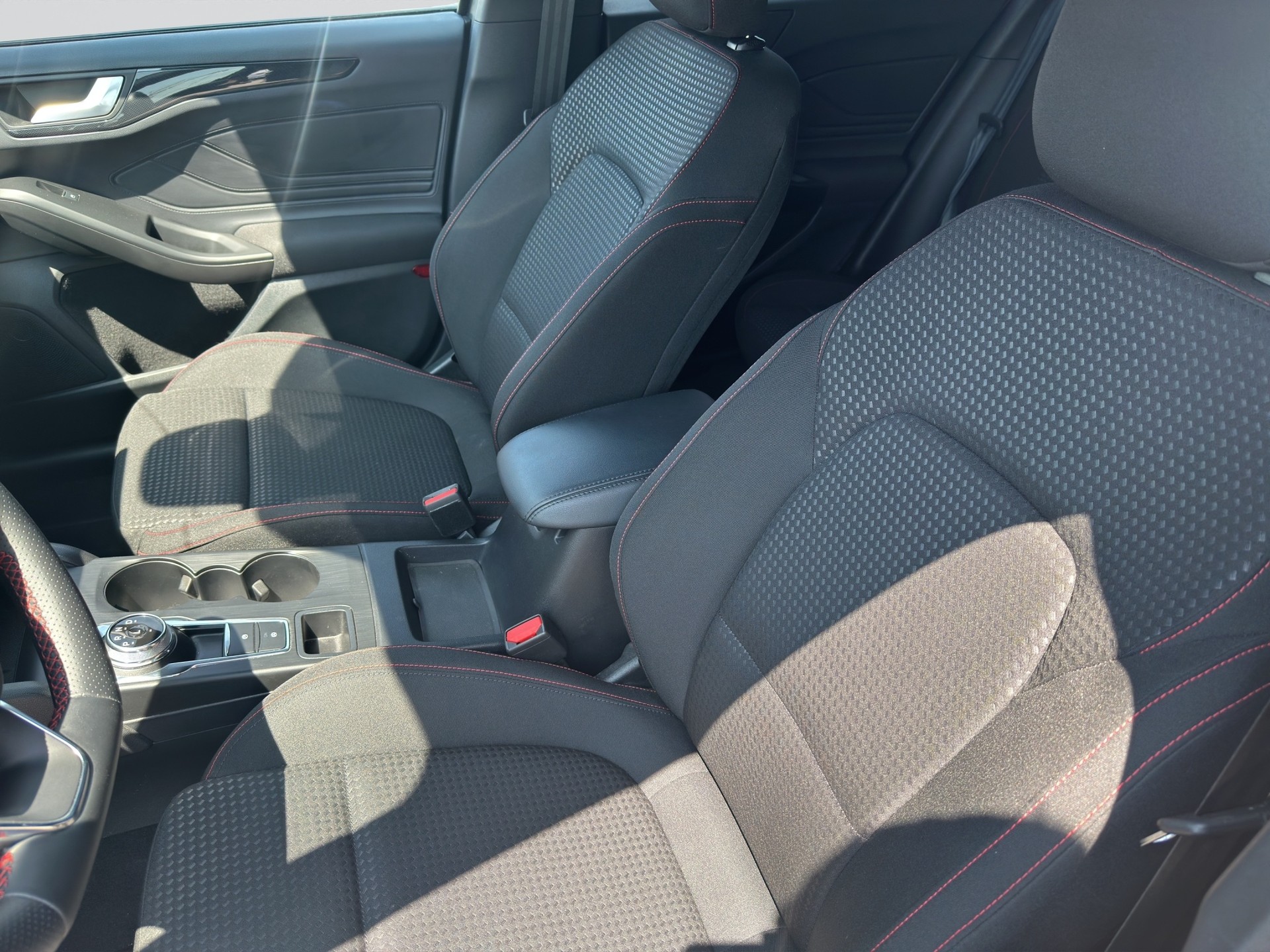 FORD Focus 1.5 TDCi EcoBlue ST-Line Automatic-image-5