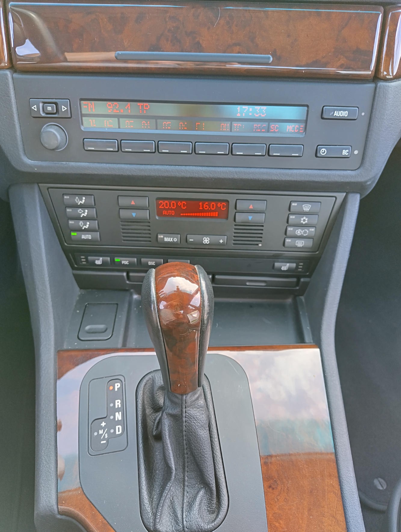 BMW 540i-image-13