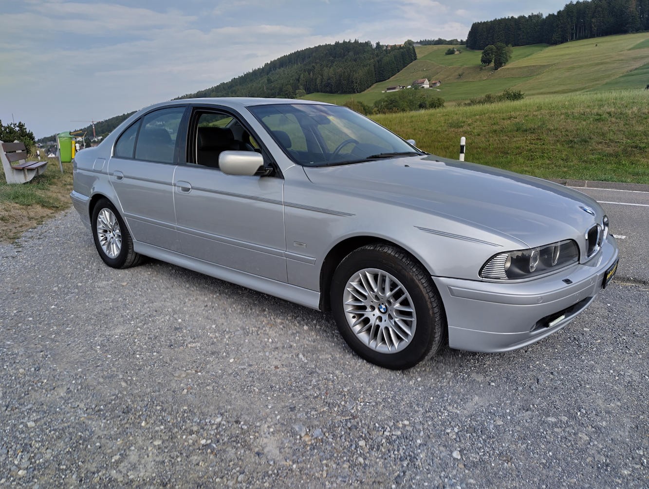BMW 540i-image-6