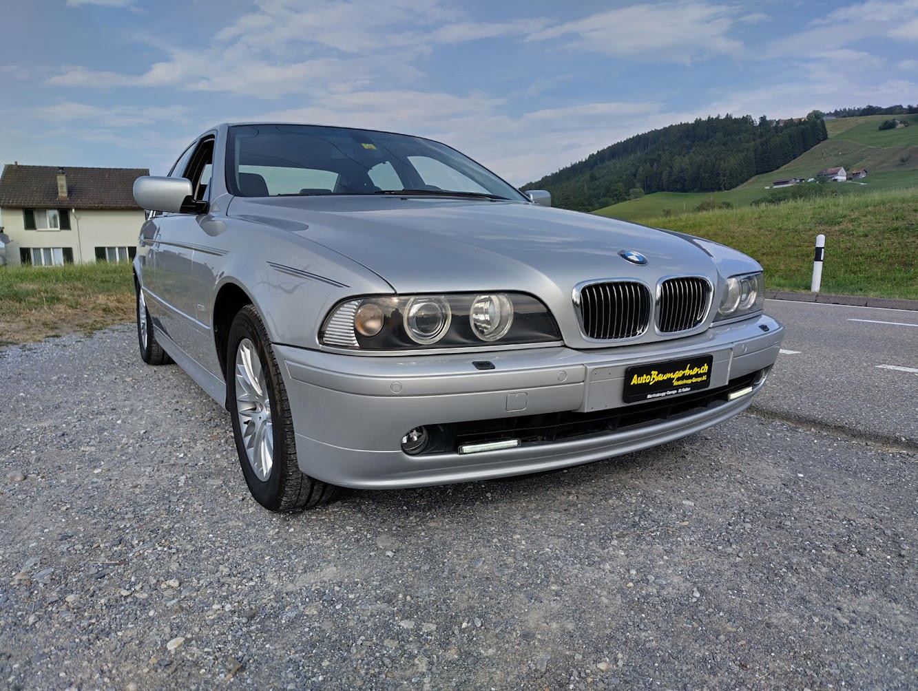 BMW 540i-image-7