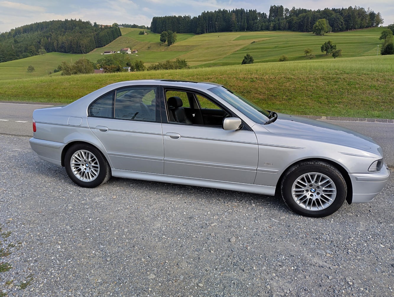 BMW 540i-image-5