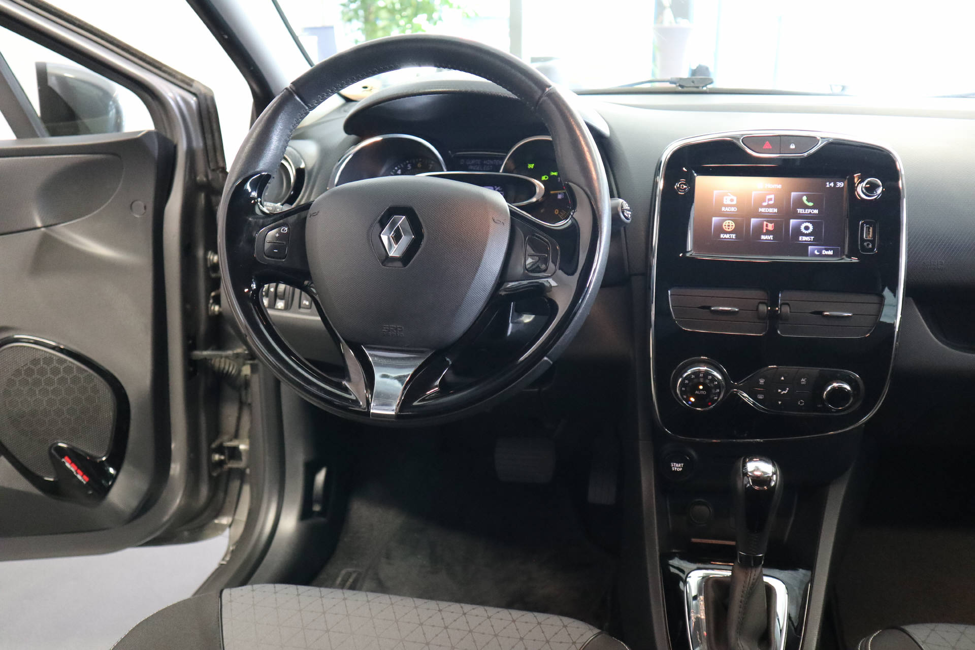 RENAULT Clio 1.2 TCe 120 Dynamique-image-11