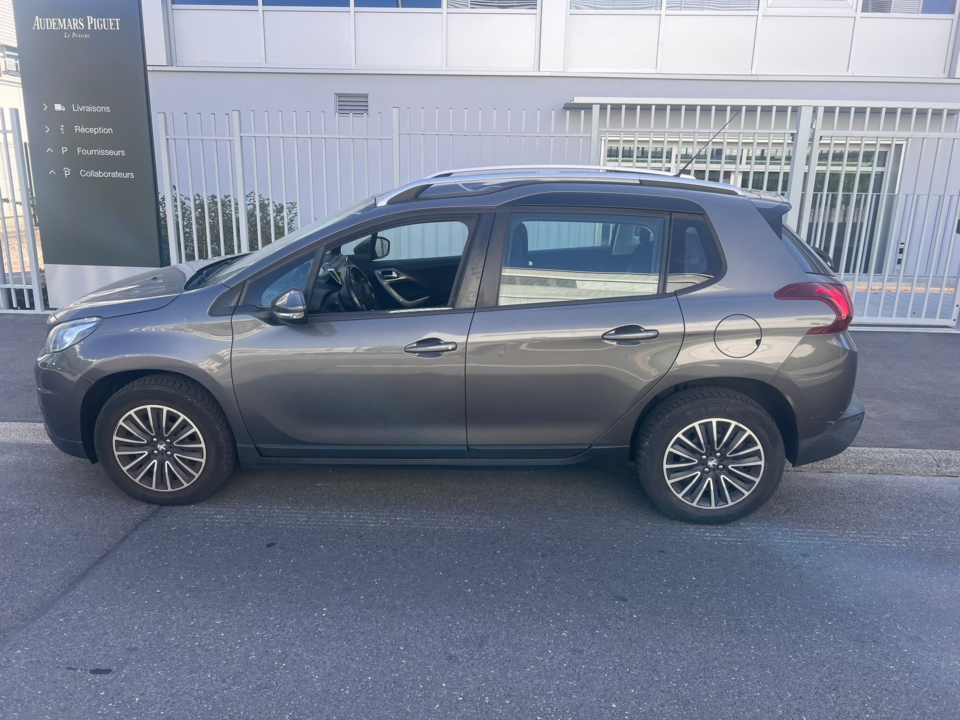 PEUGEOT 2008 1.2 PureTech Active EAT6-image-1