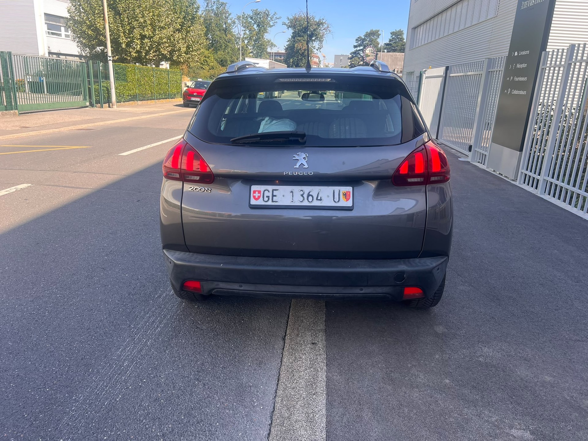 PEUGEOT 2008 1.2 PureTech Active EAT6-image-3
