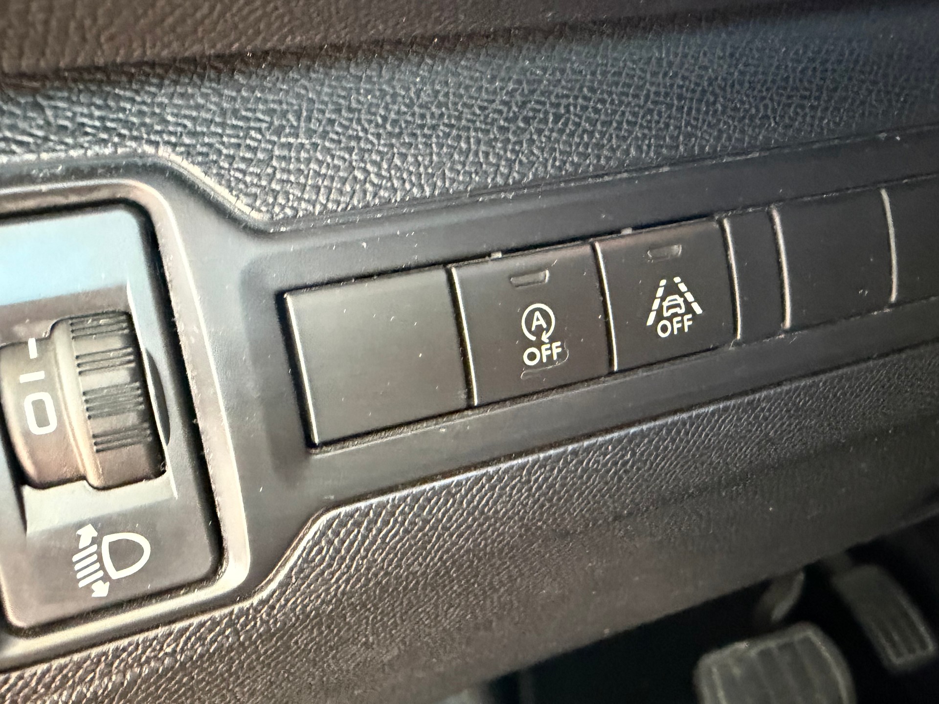 PEUGEOT 2008 1.2 PureTech Active EAT6-image-7