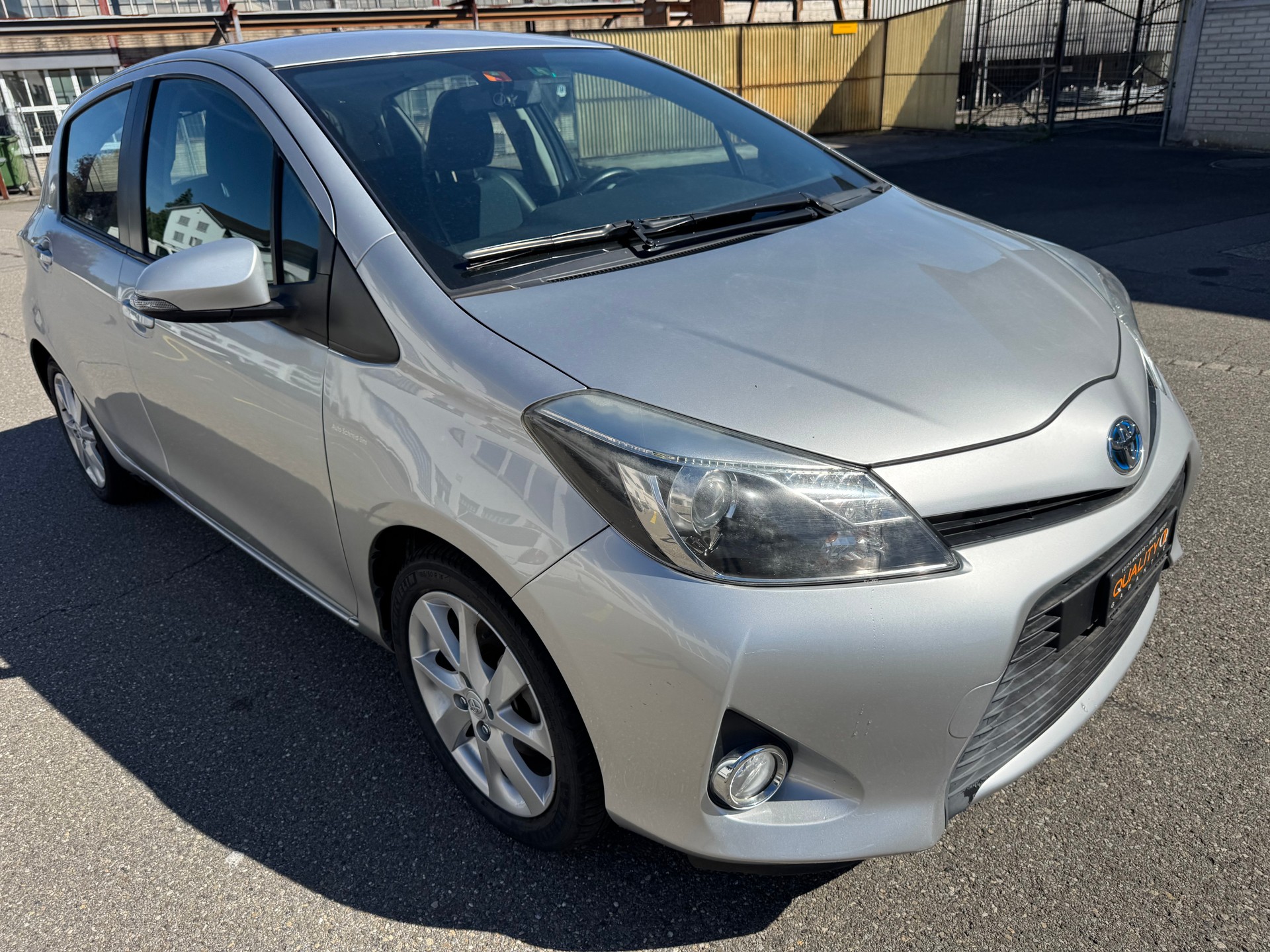 TOYOTA Yaris 1.5 VVT-i Hybrid Sol CVT-image-2