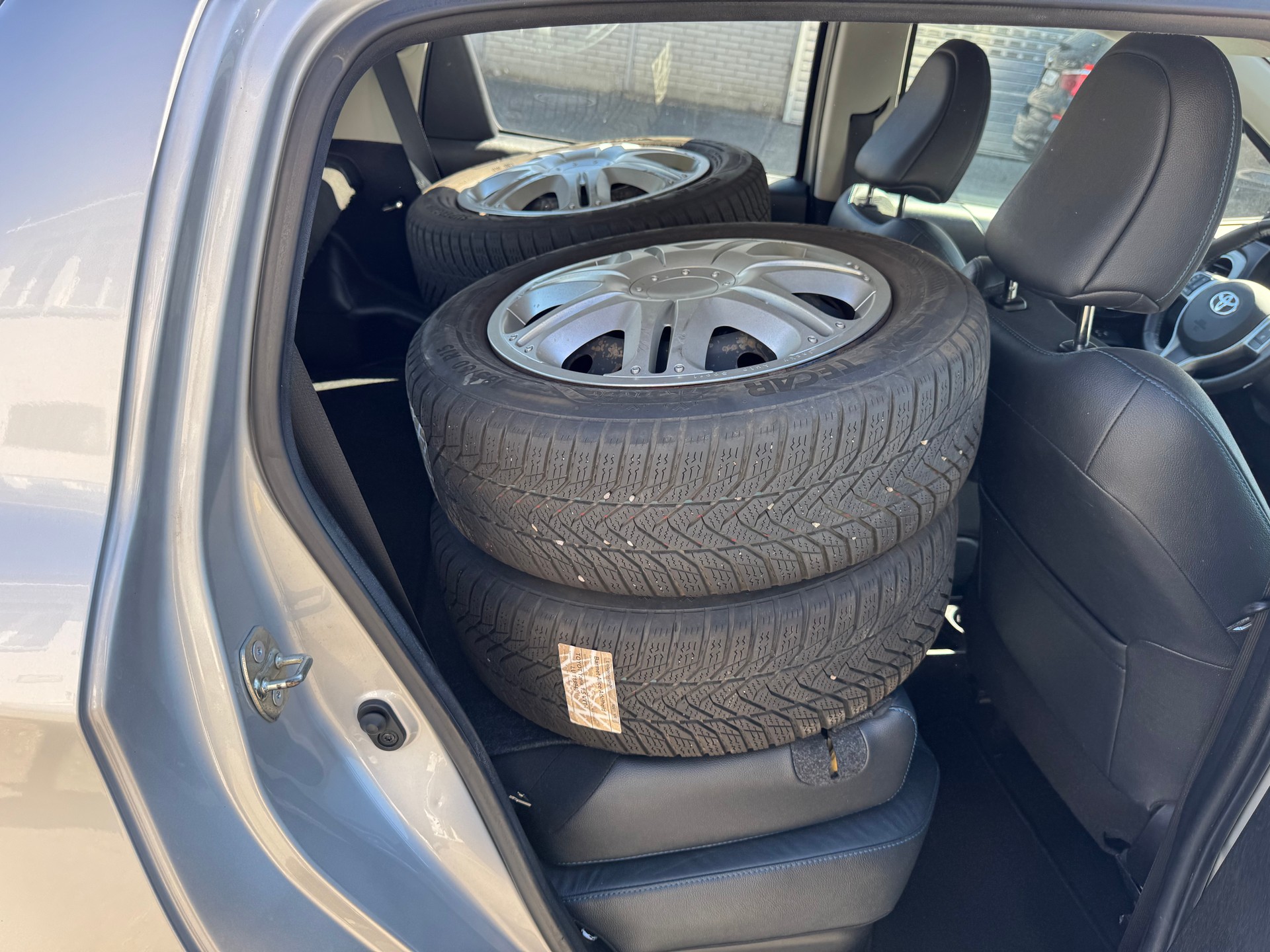TOYOTA Yaris 1.5 VVT-i Hybrid Sol CVT-image-10